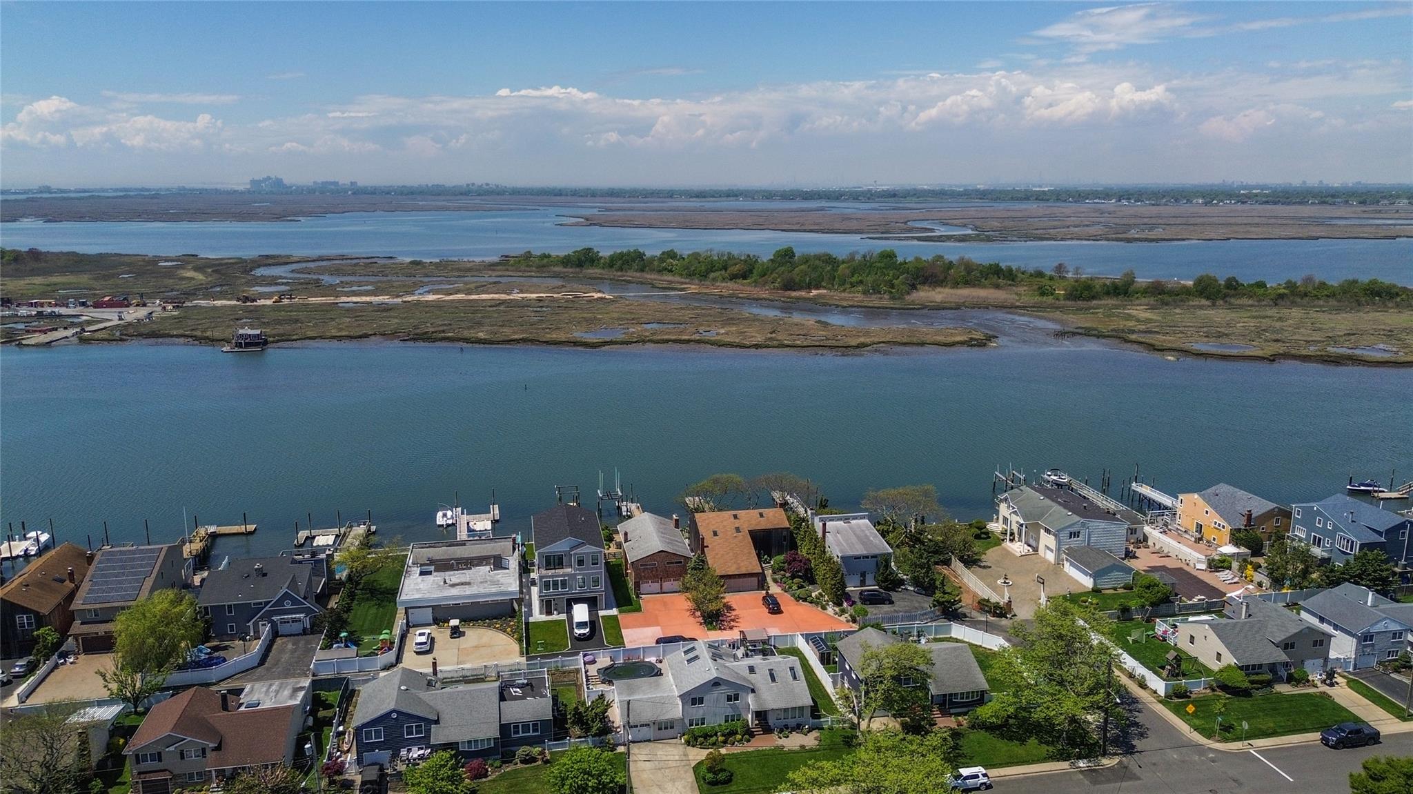 208 Block Lane, Harbor Isle, NY 11558