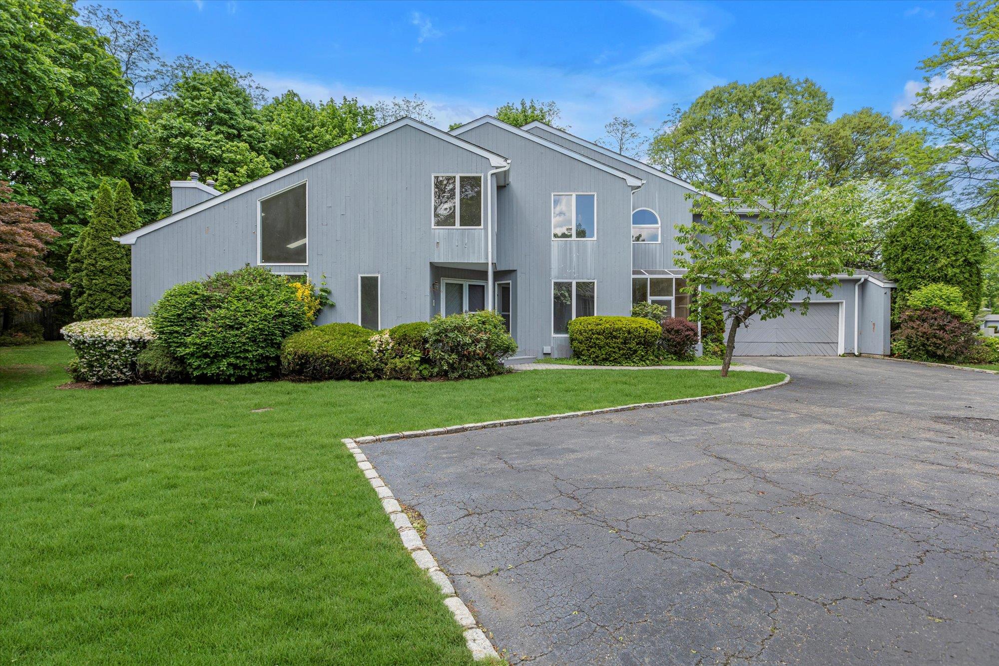 2 Heiko Court, Northport, NY 11768