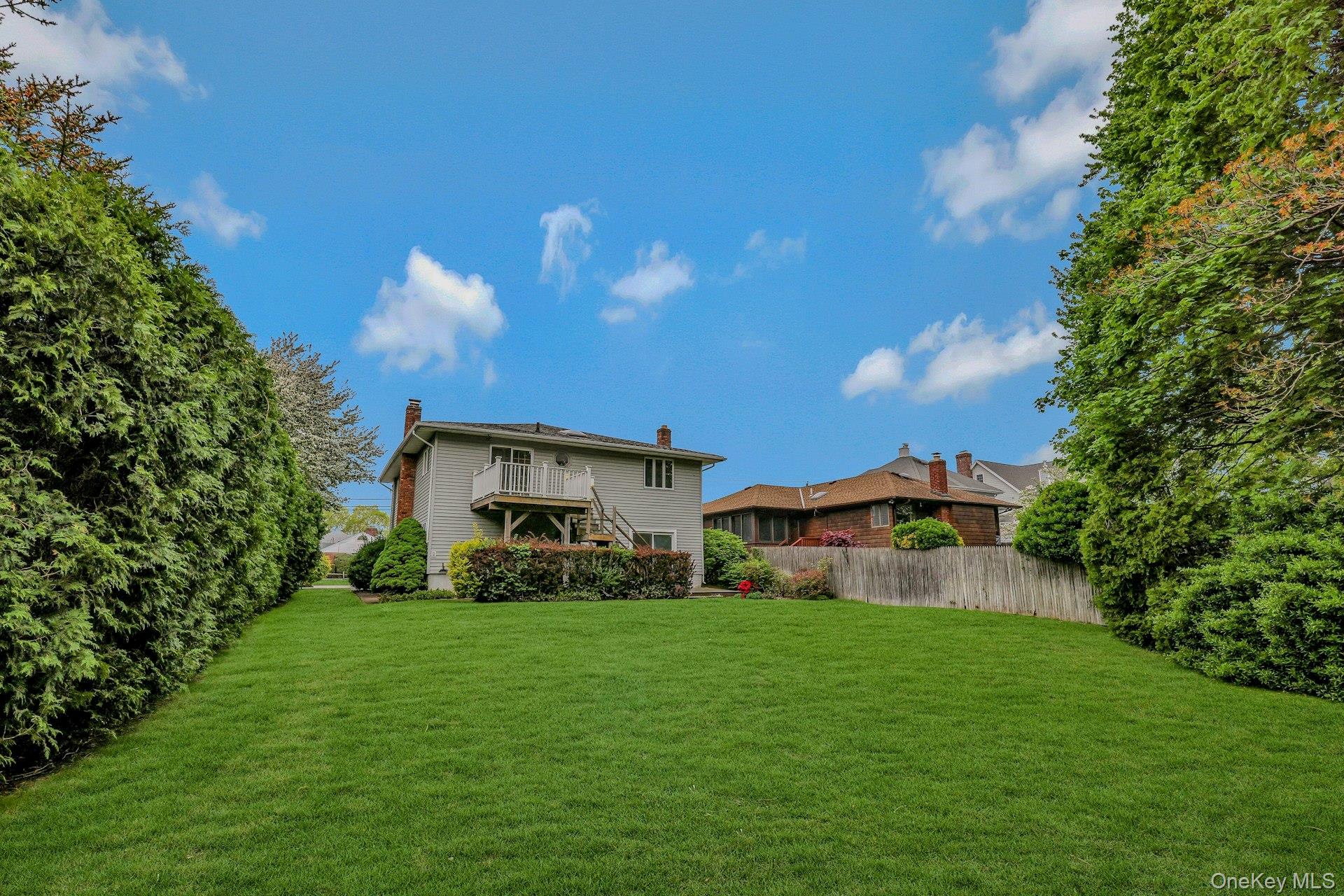 43 Floyd Place, East Norwich, NY 11732