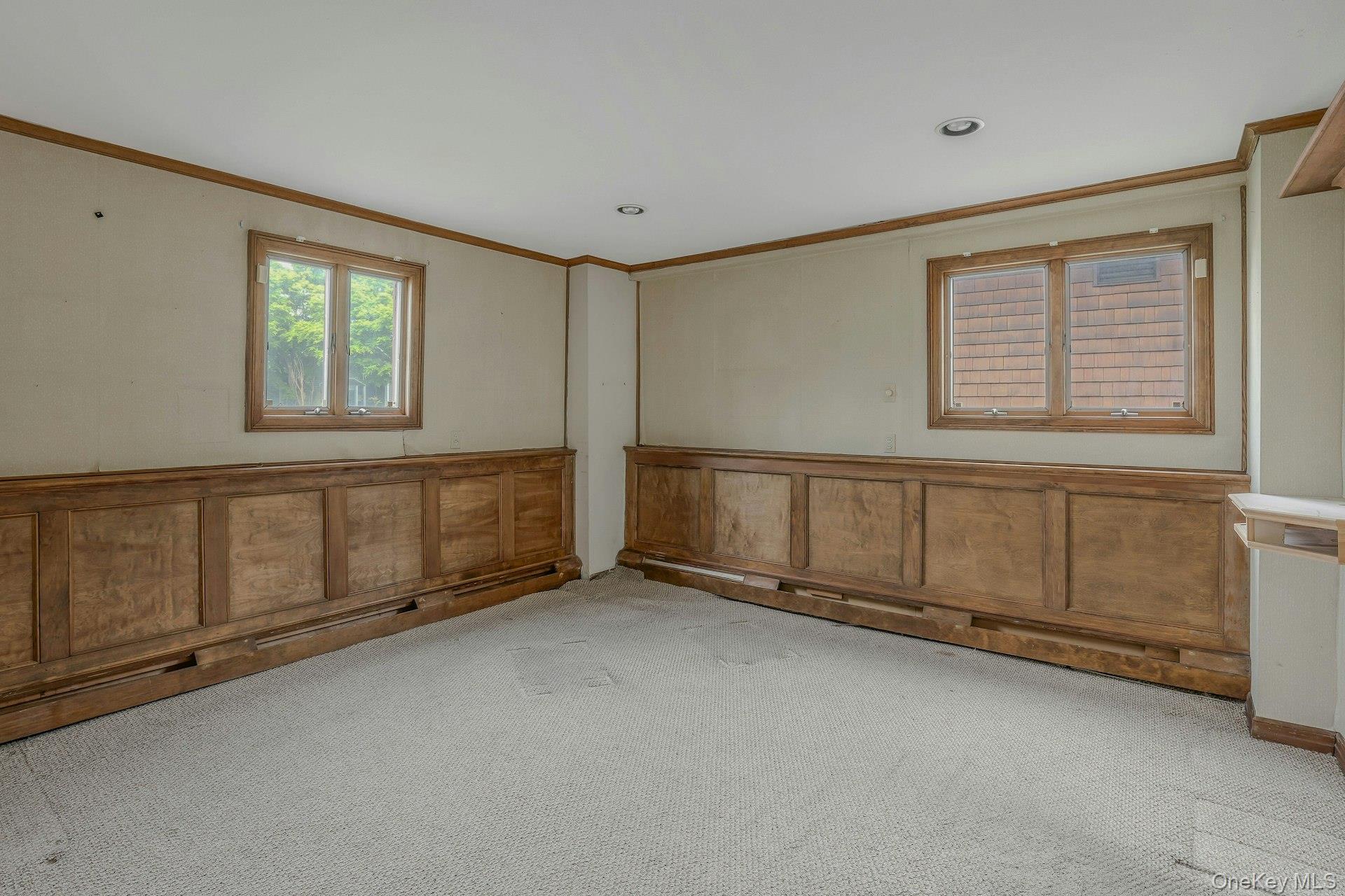 43 Floyd Place, East Norwich, NY 11732