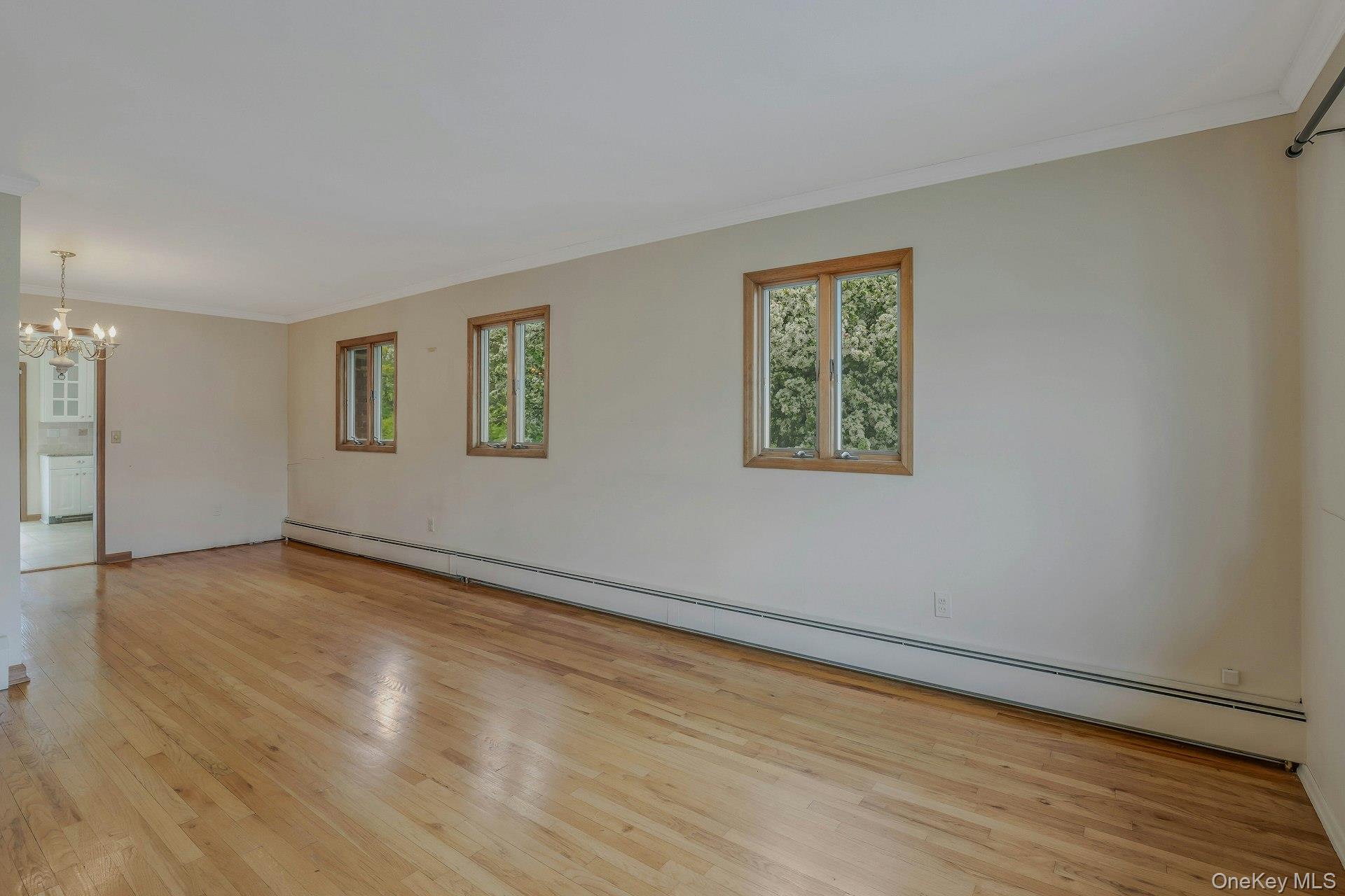 43 Floyd Place, East Norwich, NY 11732