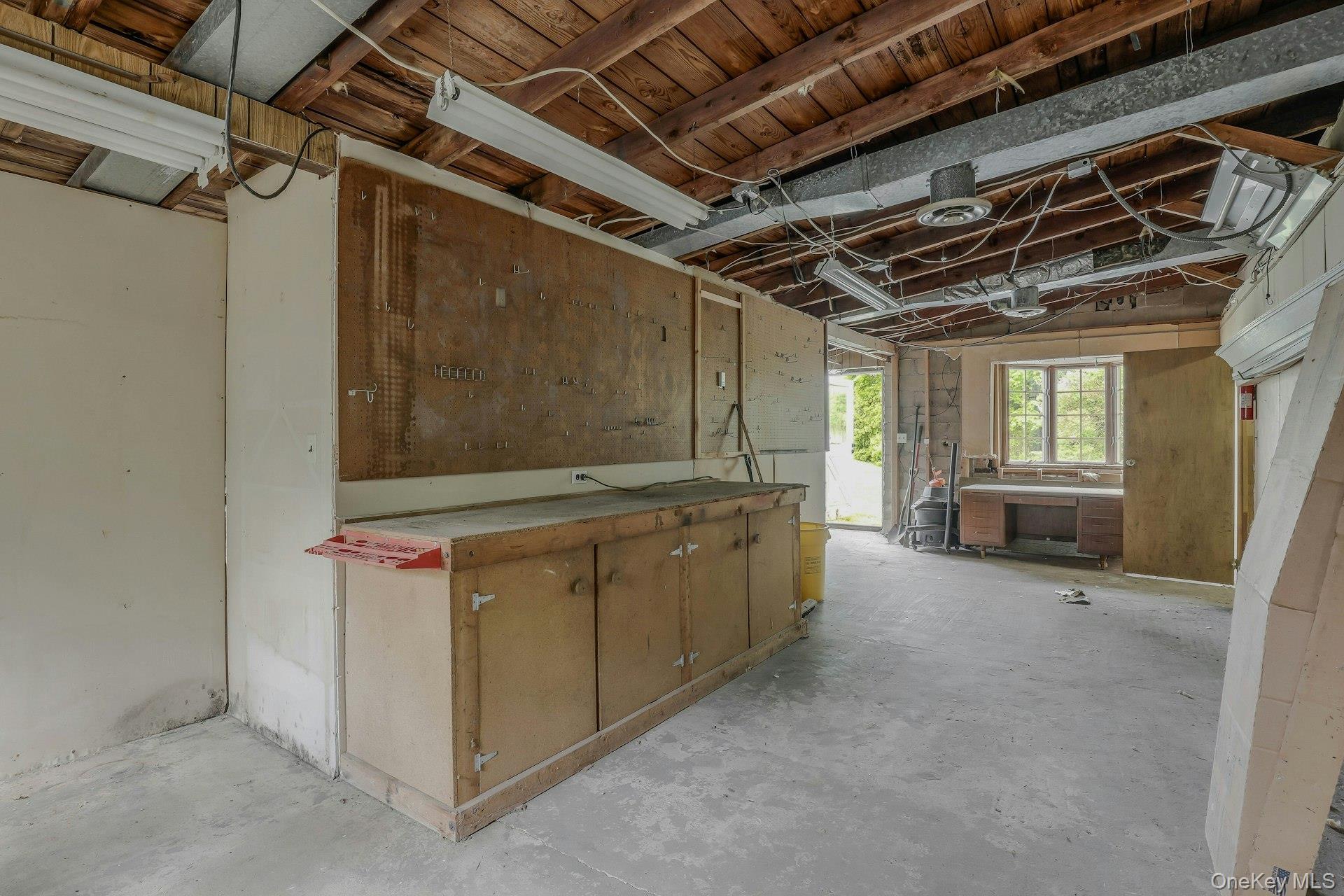 43 Floyd Place, East Norwich, NY 11732