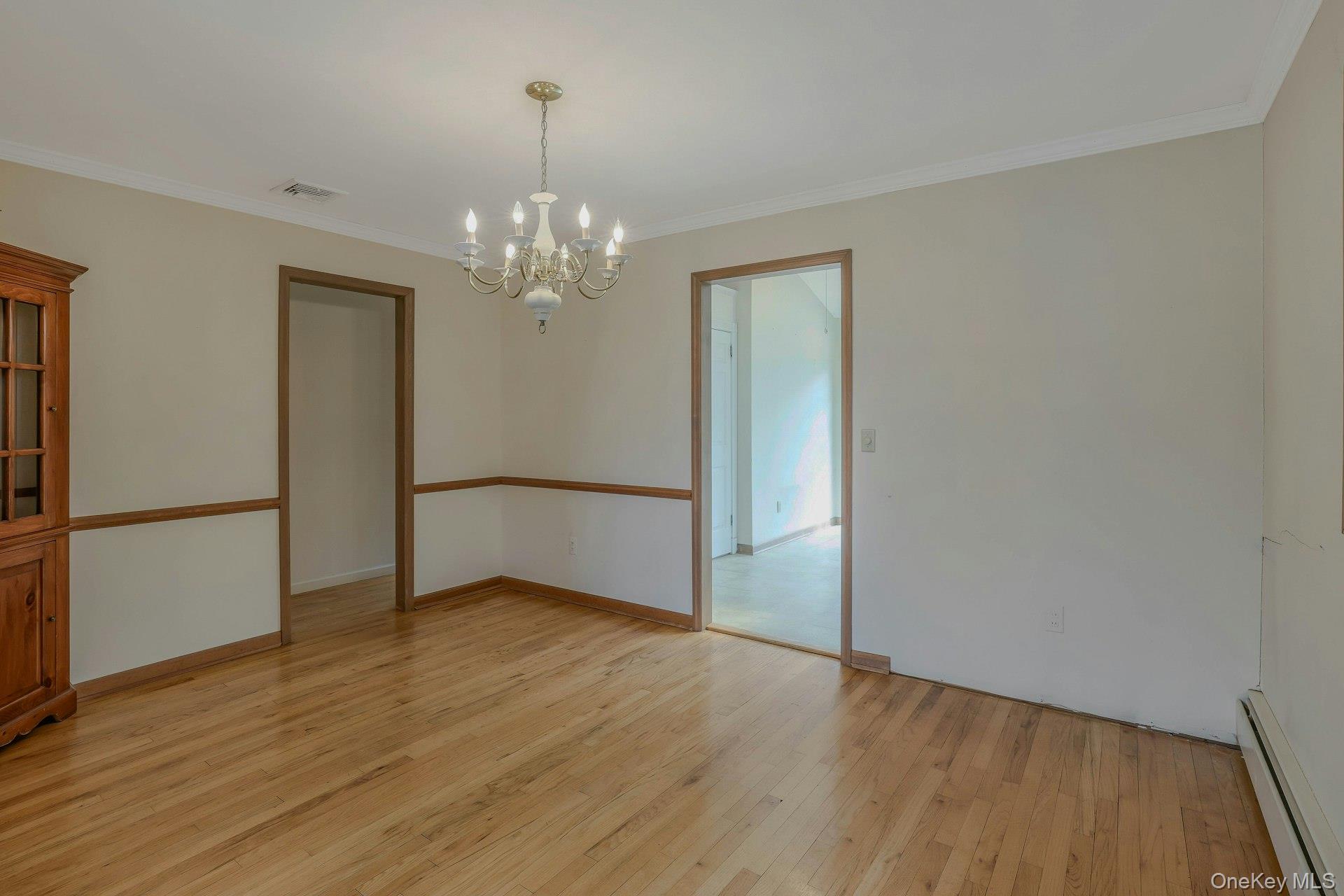 43 Floyd Place, East Norwich, NY 11732