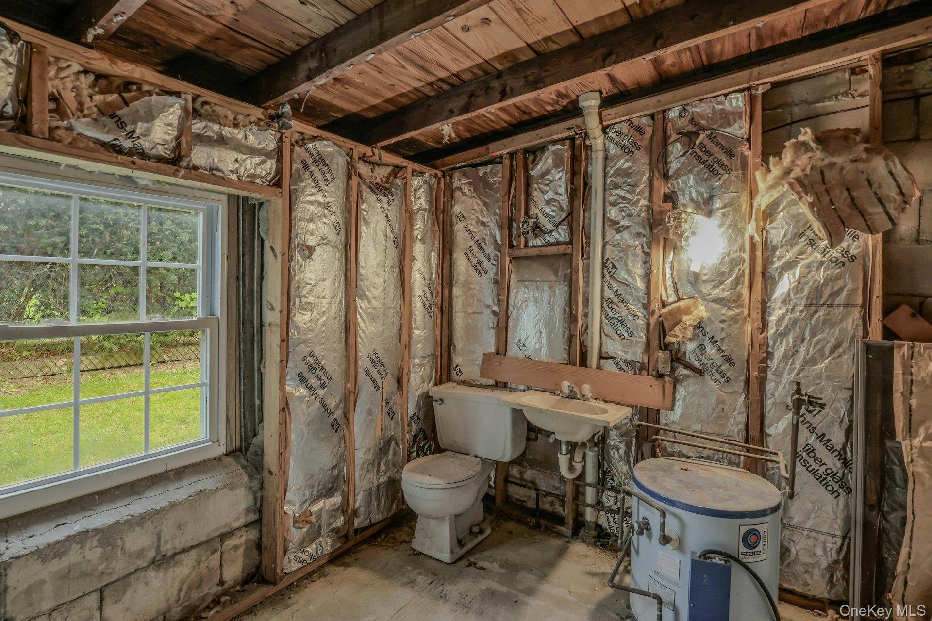 43 Floyd Place, East Norwich, NY 11732