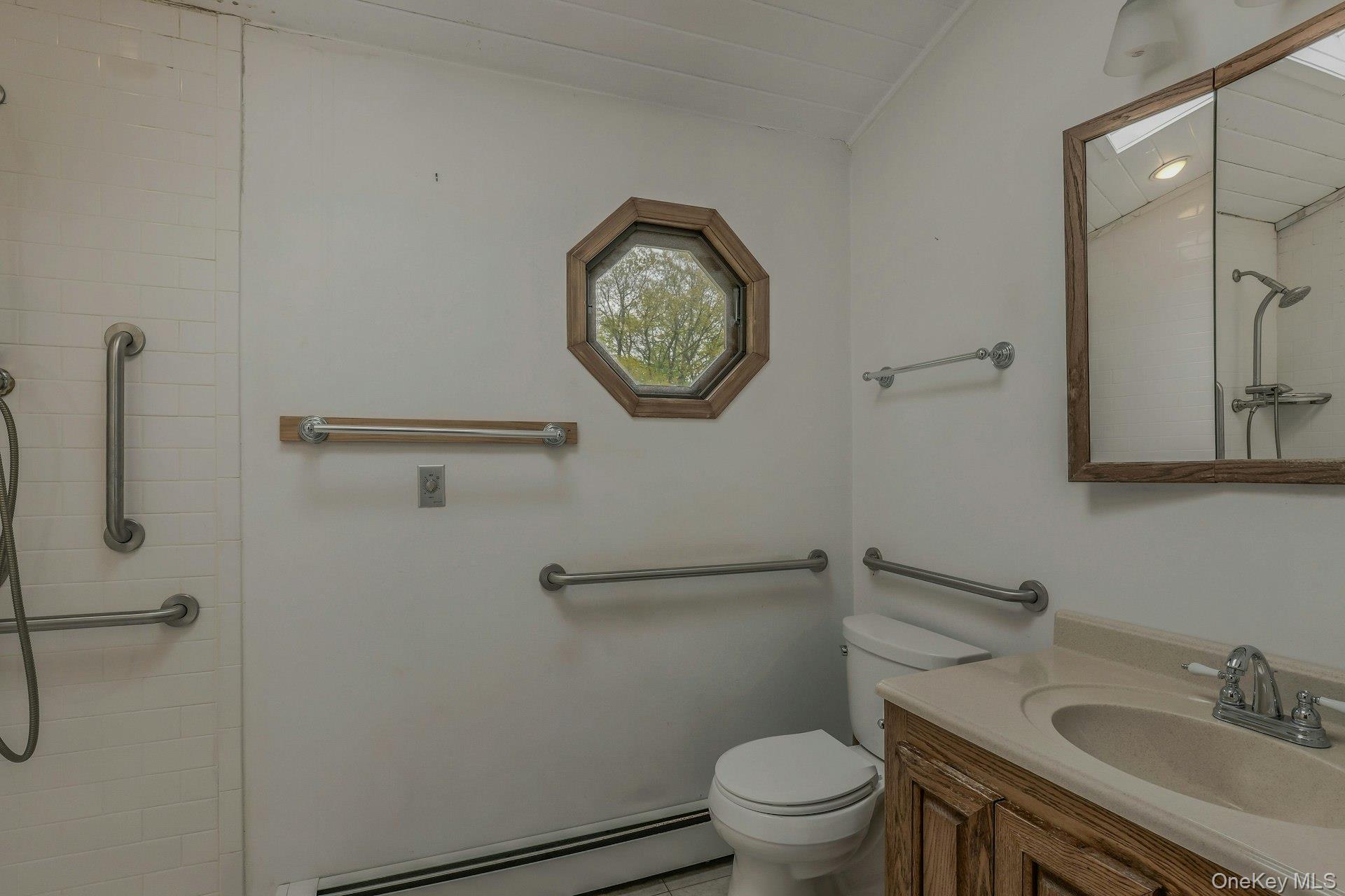 43 Floyd Place, East Norwich, NY 11732