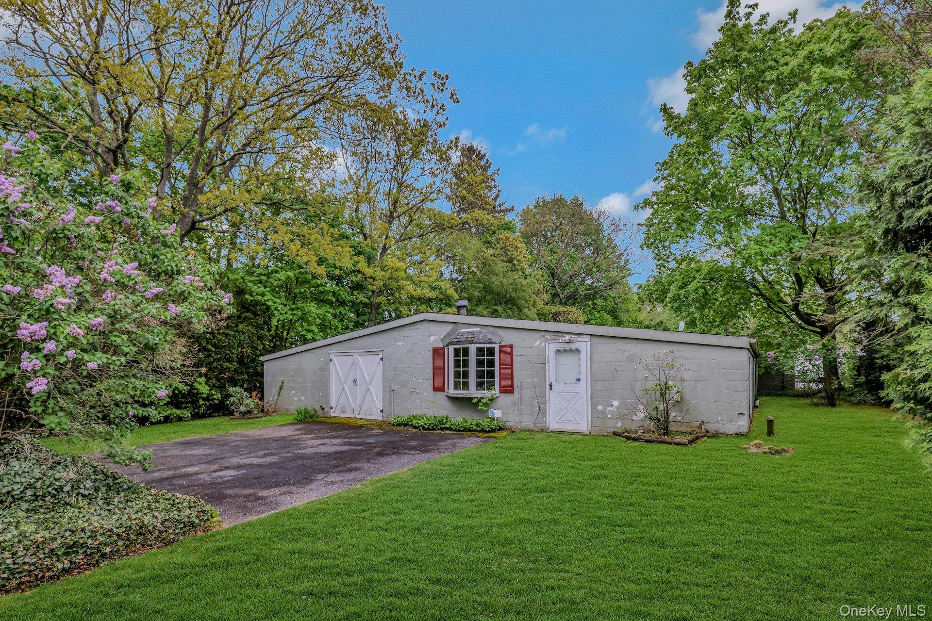 43 Floyd Place, East Norwich, NY 11732