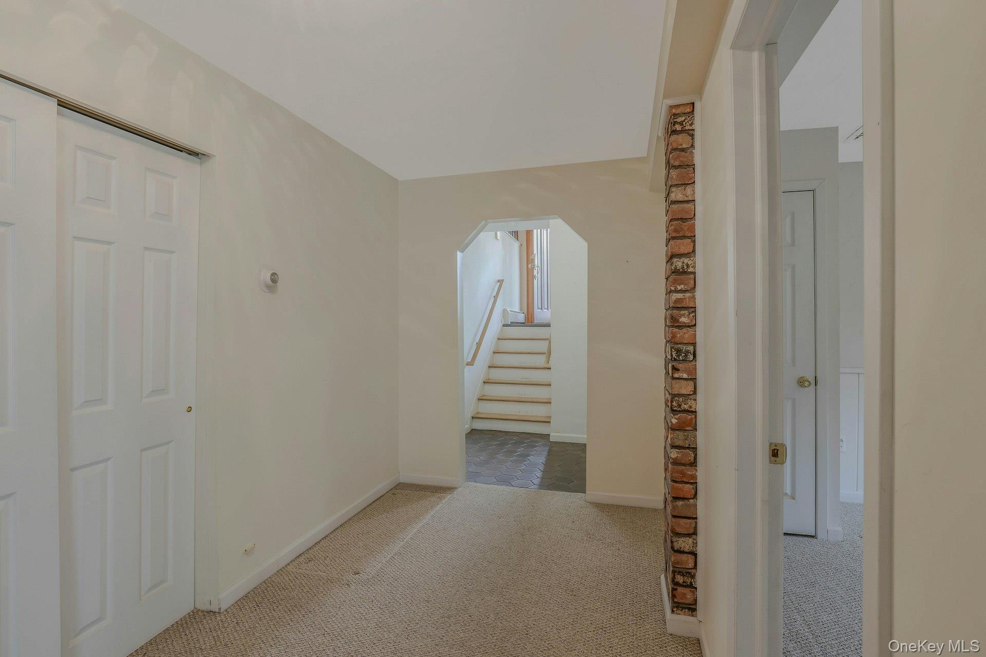 43 Floyd Place, East Norwich, NY 11732