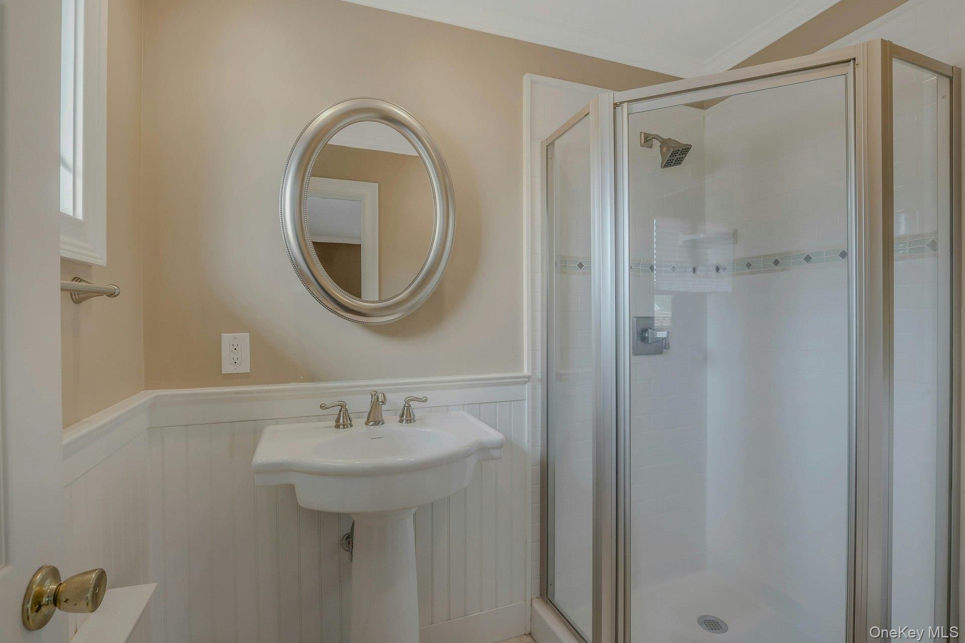 43 Floyd Place, East Norwich, NY 11732