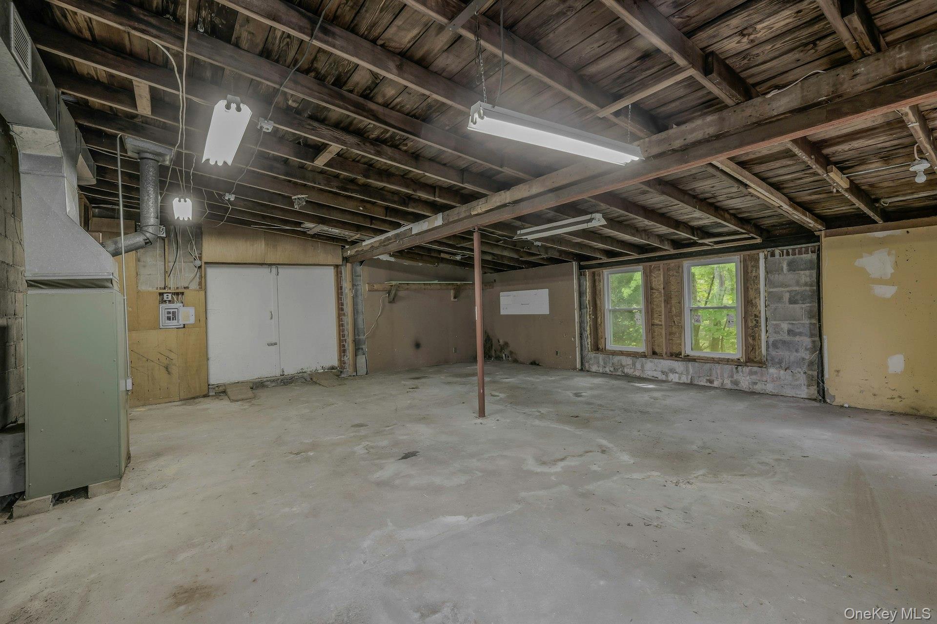 43 Floyd Place, East Norwich, NY 11732