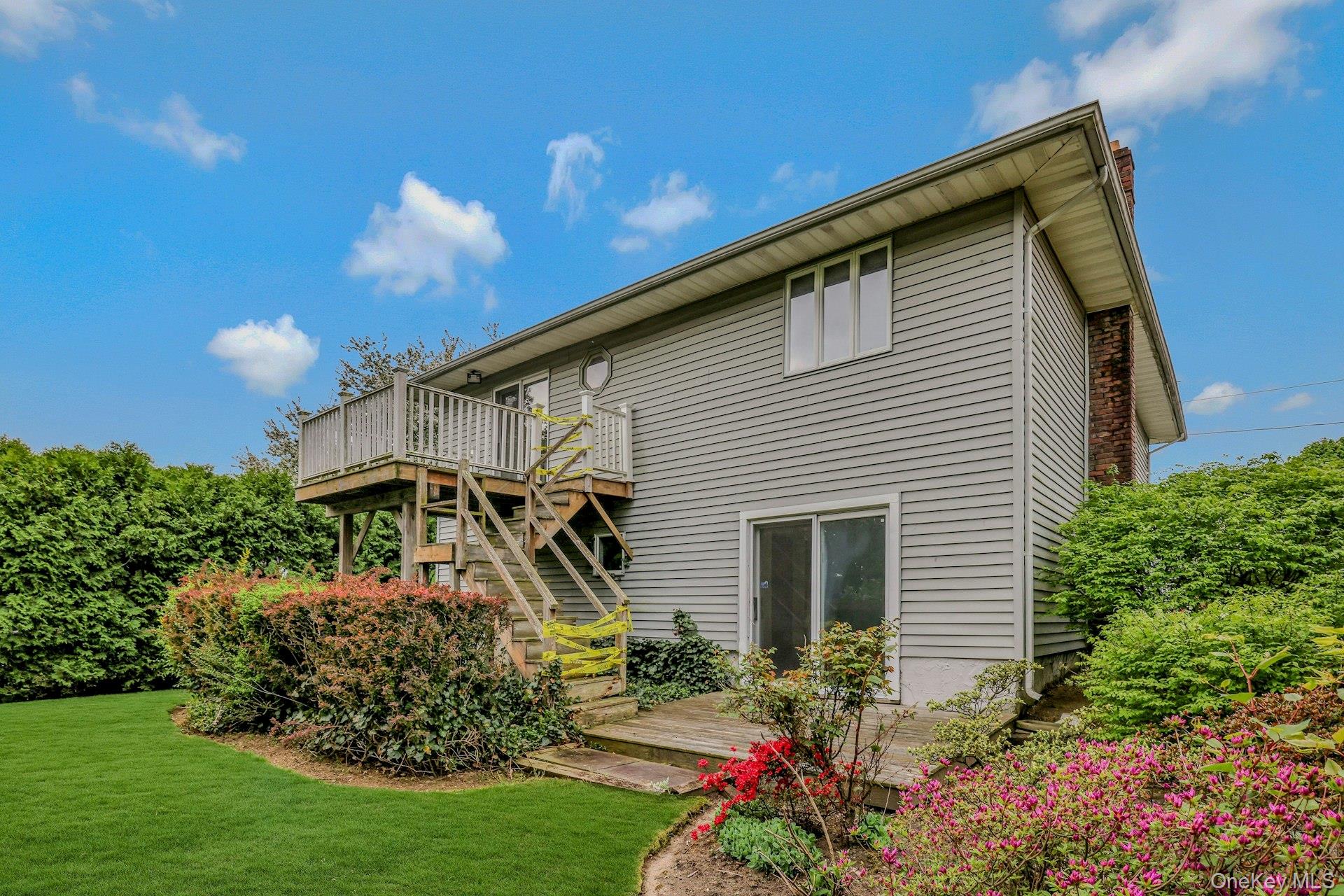 43 Floyd Place, East Norwich, NY 11732