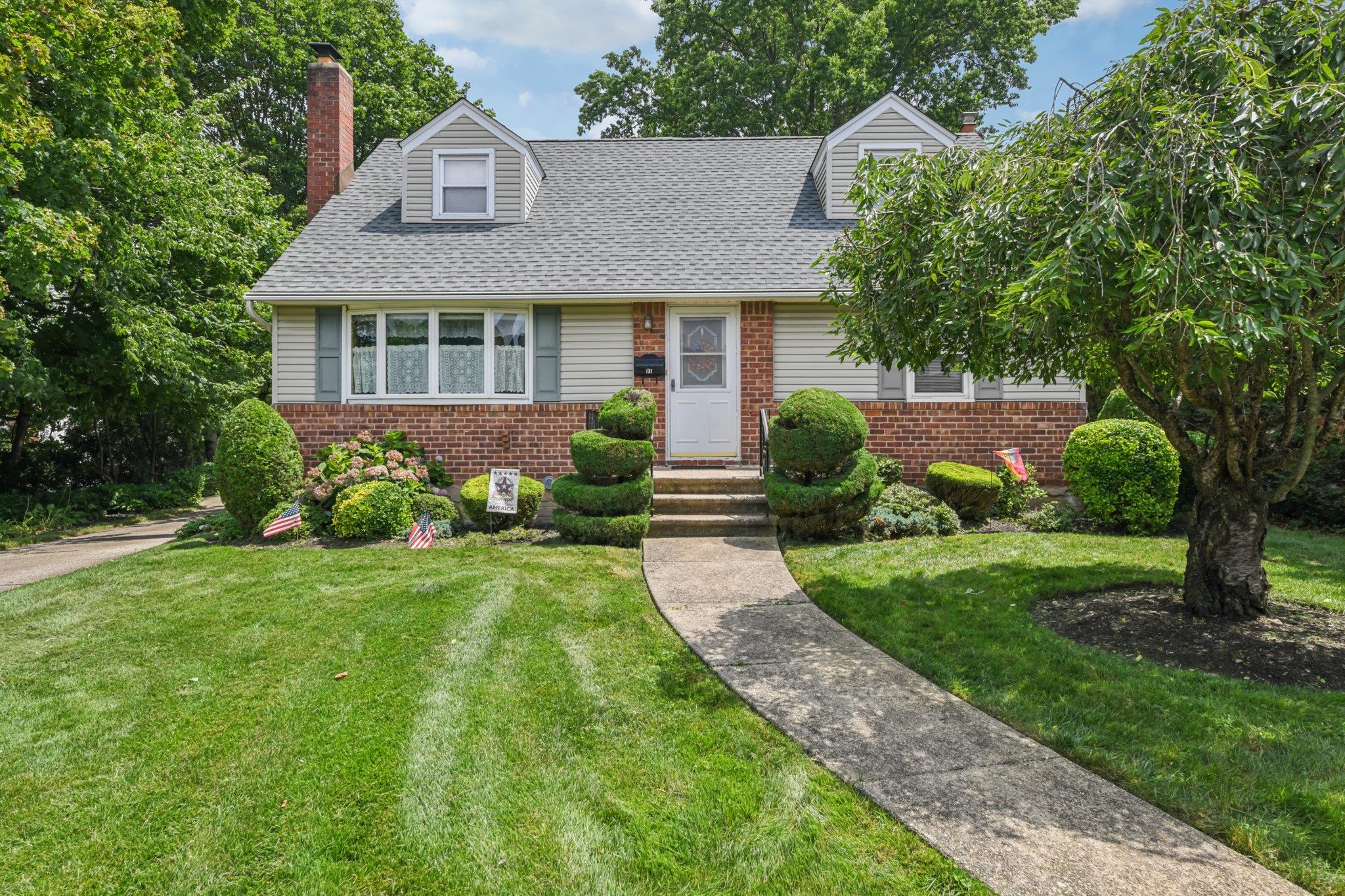 91 Dewey Avenue, Albertson, NY 11507