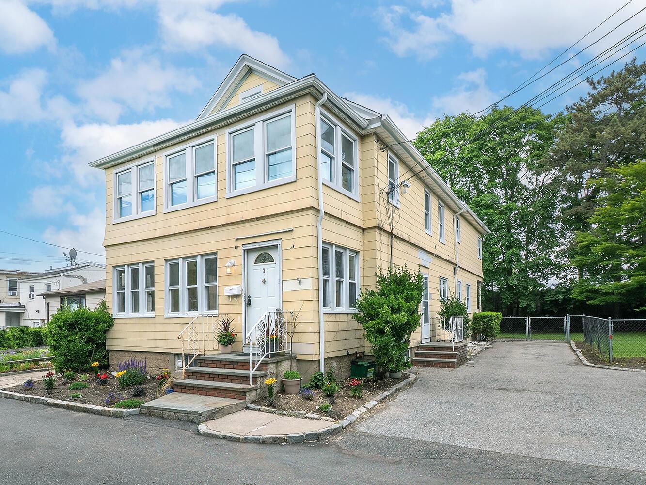 3 Smull Place # First Floor, Port Washington, NY 11050