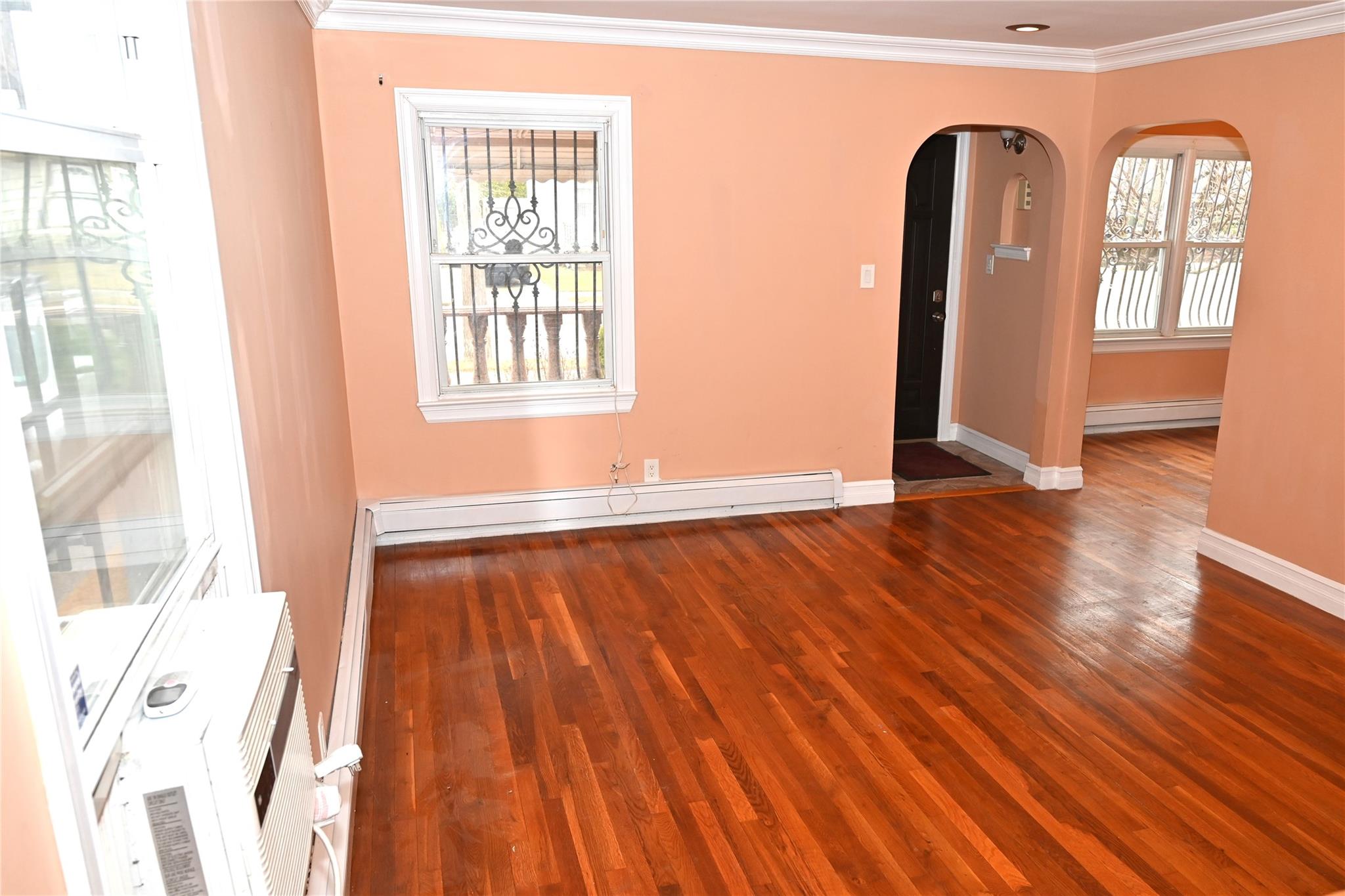 8260 266th Street, Glen Oaks, NY 11004