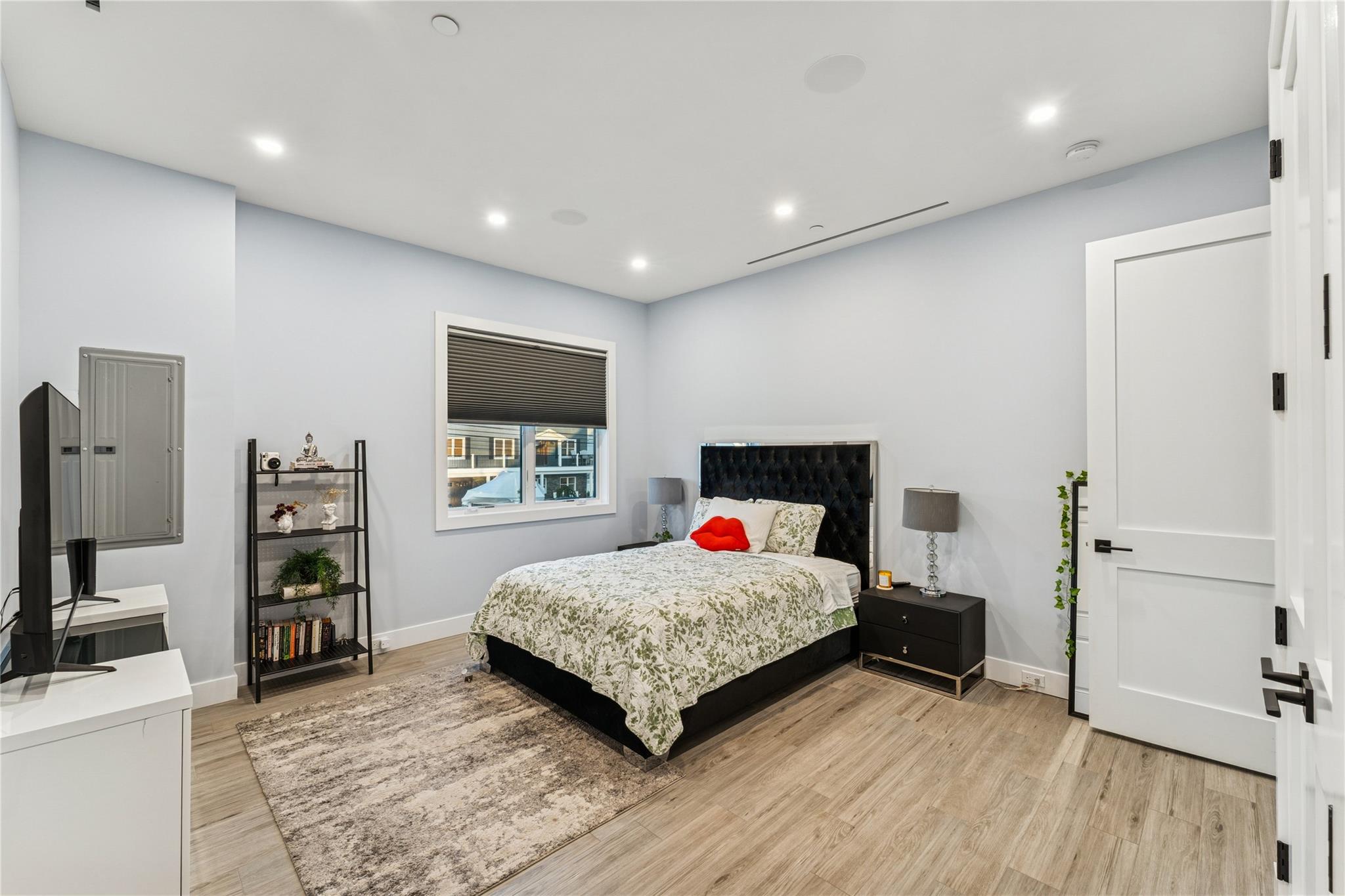 894 S Long Beach Avenue, Freeport, NY 11520