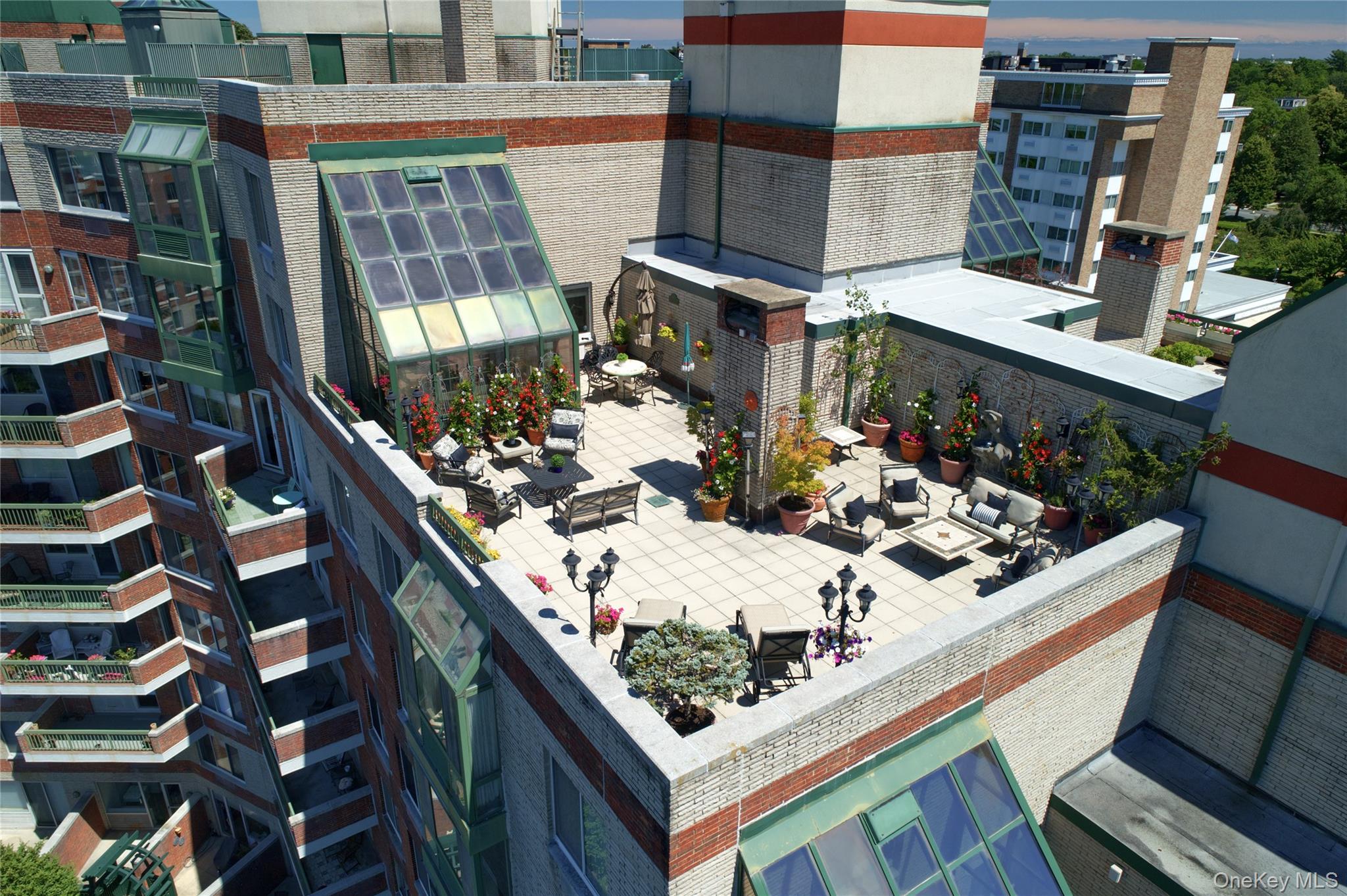 111 Cherry Valley Avenue # PH 6, Garden City, NY 11530