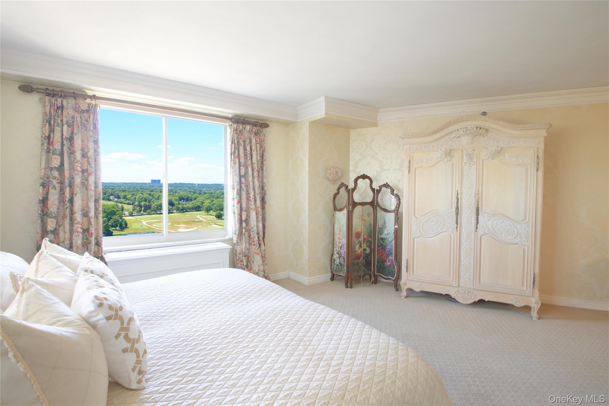 111 Cherry Valley Avenue # PH 6, Garden City, NY 11530