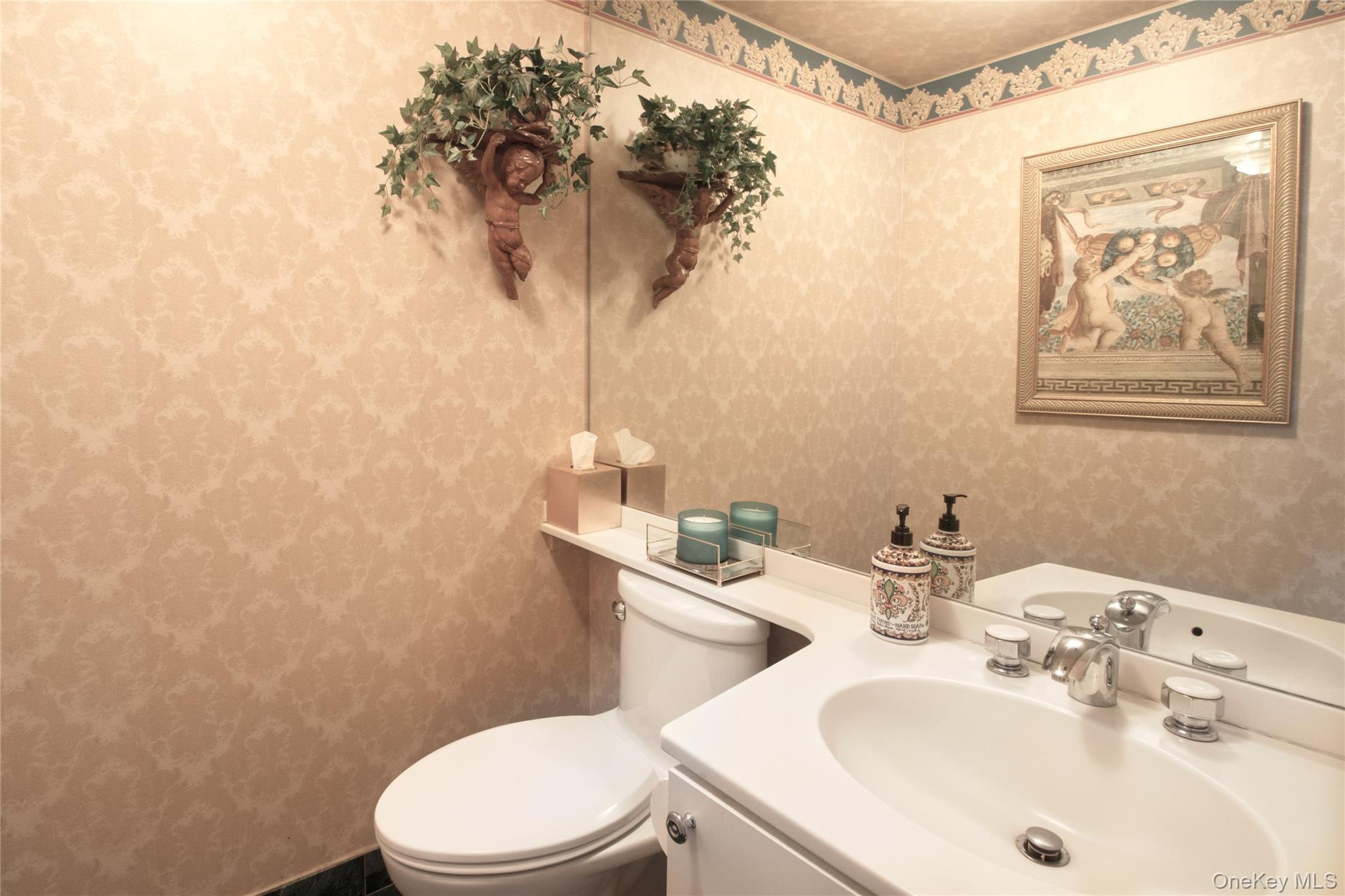 111 Cherry Valley Avenue # PH 6, Garden City, NY 11530