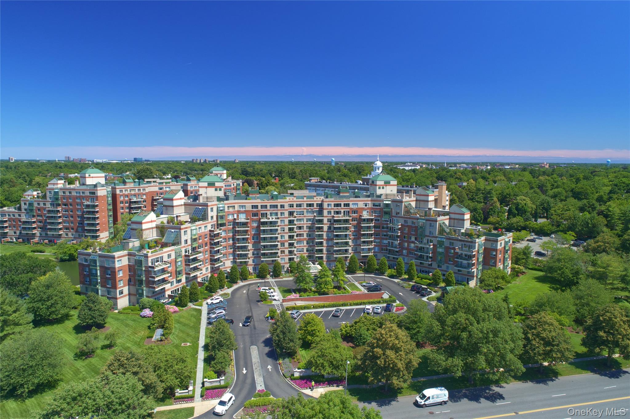 111 Cherry Valley Avenue # PH 6, Garden City, NY 11530