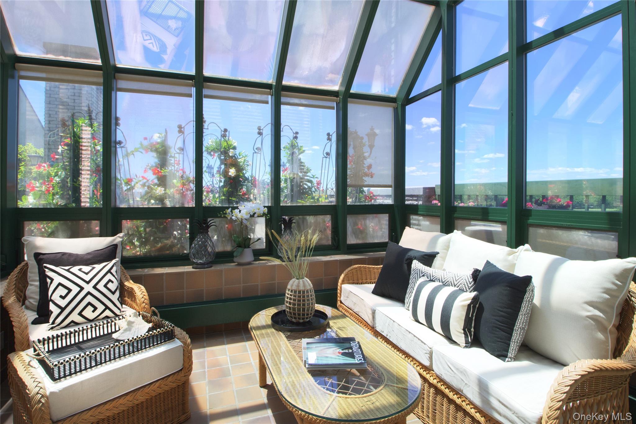 111 Cherry Valley Avenue # PH 6, Garden City, NY 11530