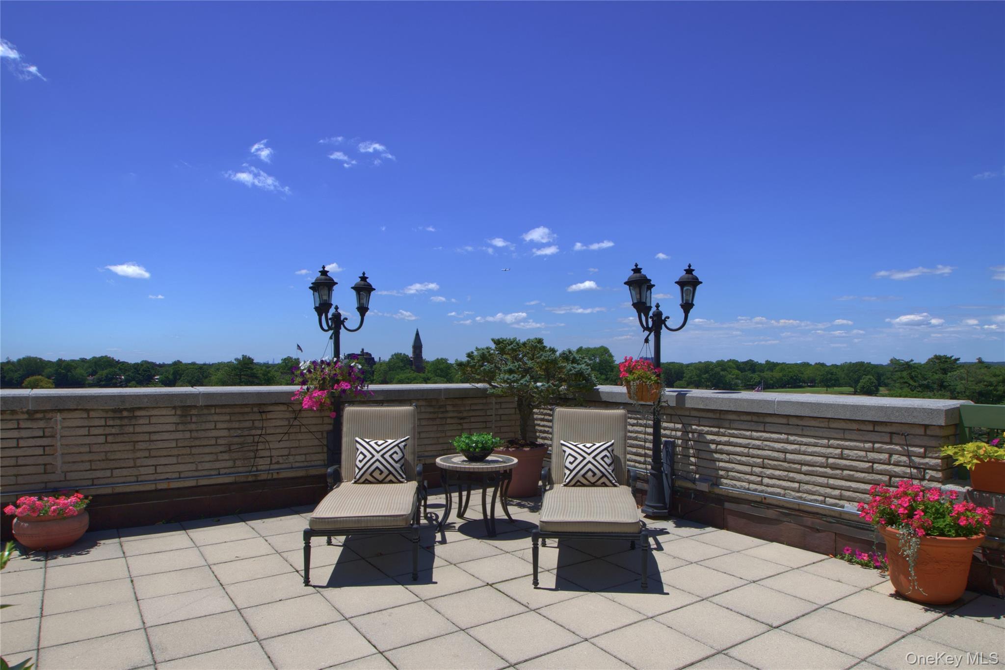 111 Cherry Valley Avenue # PH 6, Garden City, NY 11530