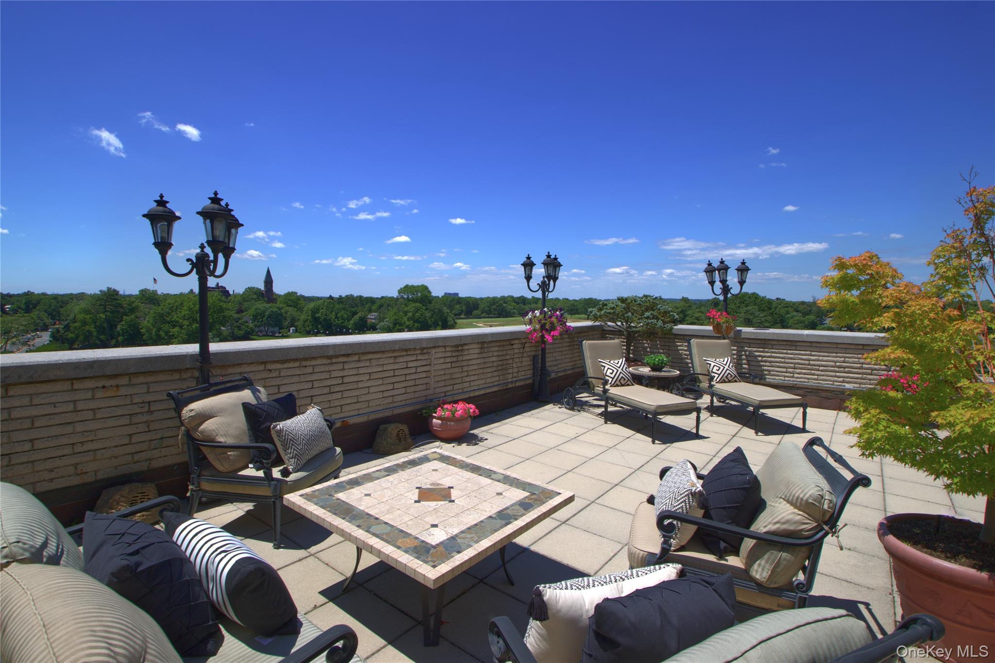 111 Cherry Valley Avenue # PH 6, Garden City, NY 11530