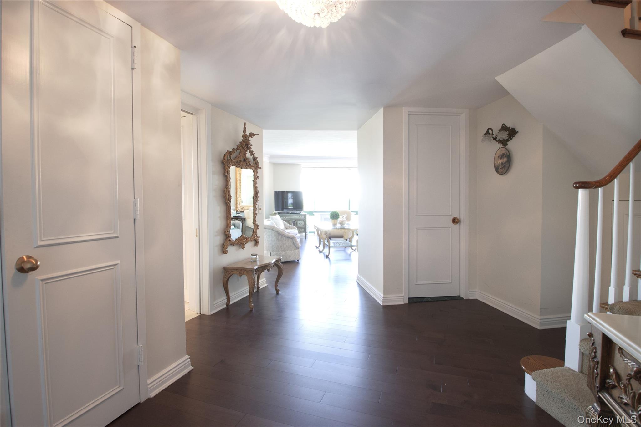 111 Cherry Valley Avenue # PH 6, Garden City, NY 11530