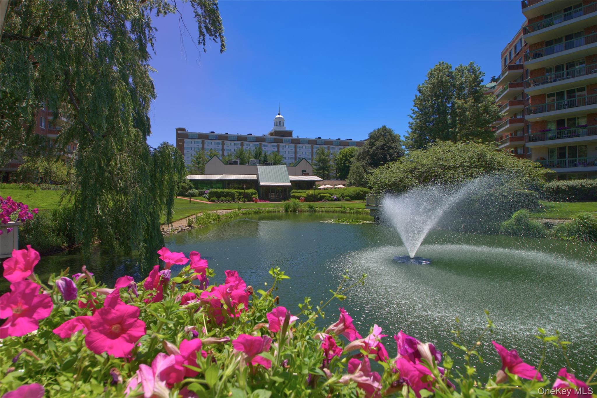 111 Cherry Valley Avenue # PH 6, Garden City, NY 11530