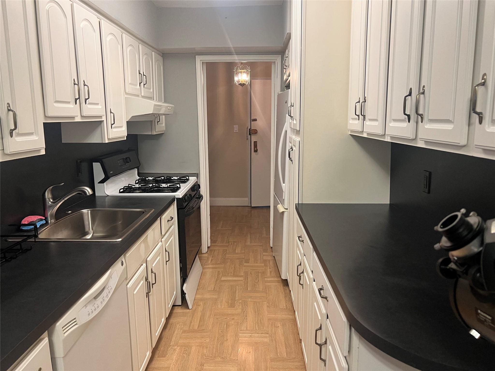 60 Hempstead Avenue # 1J, Lynbrook, NY 11563