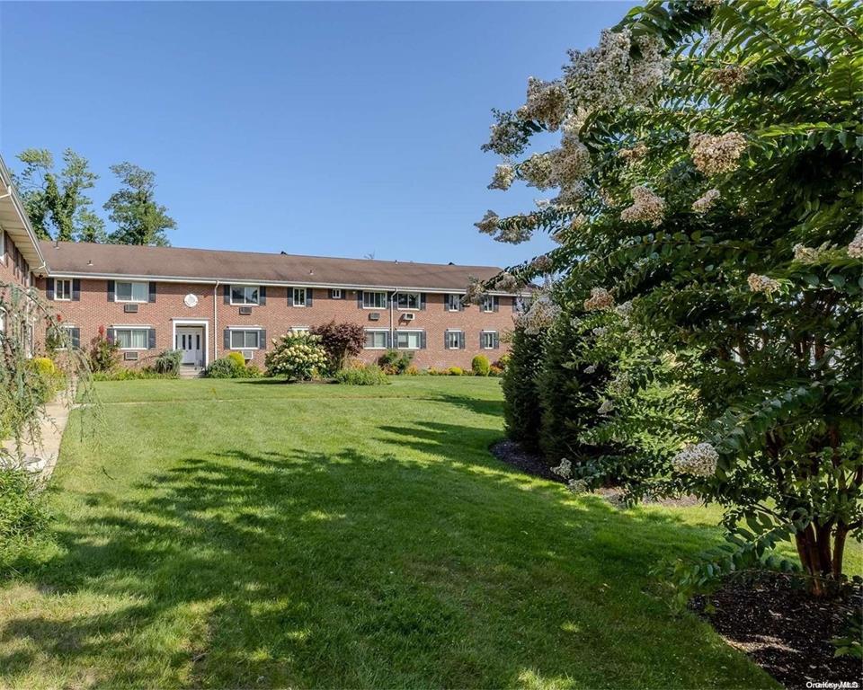 200 Merrick Rd # F, Amityville, NY 11701