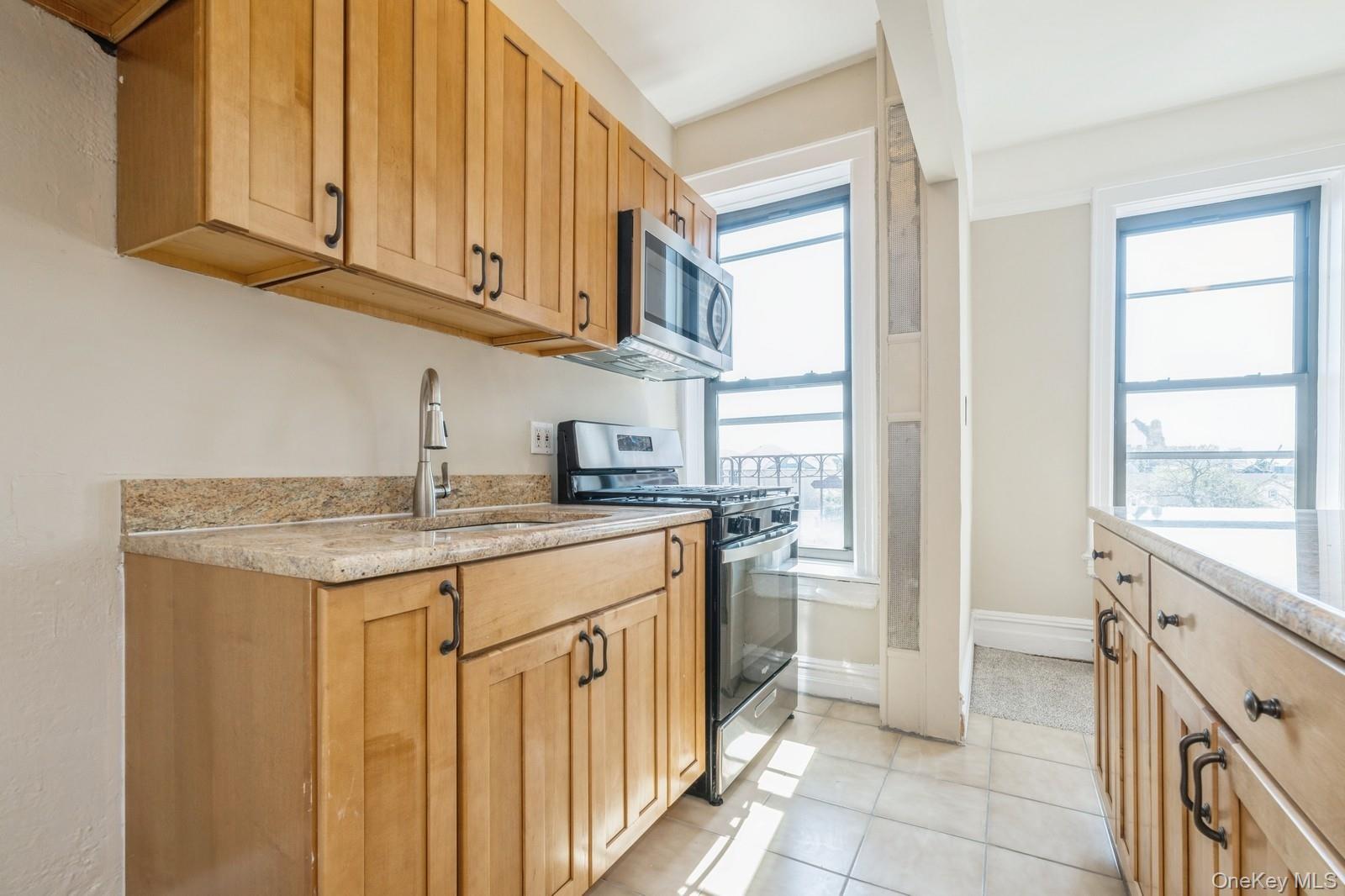 12 Hempstead Ave # 4D, Rockville Centre, NY 11570