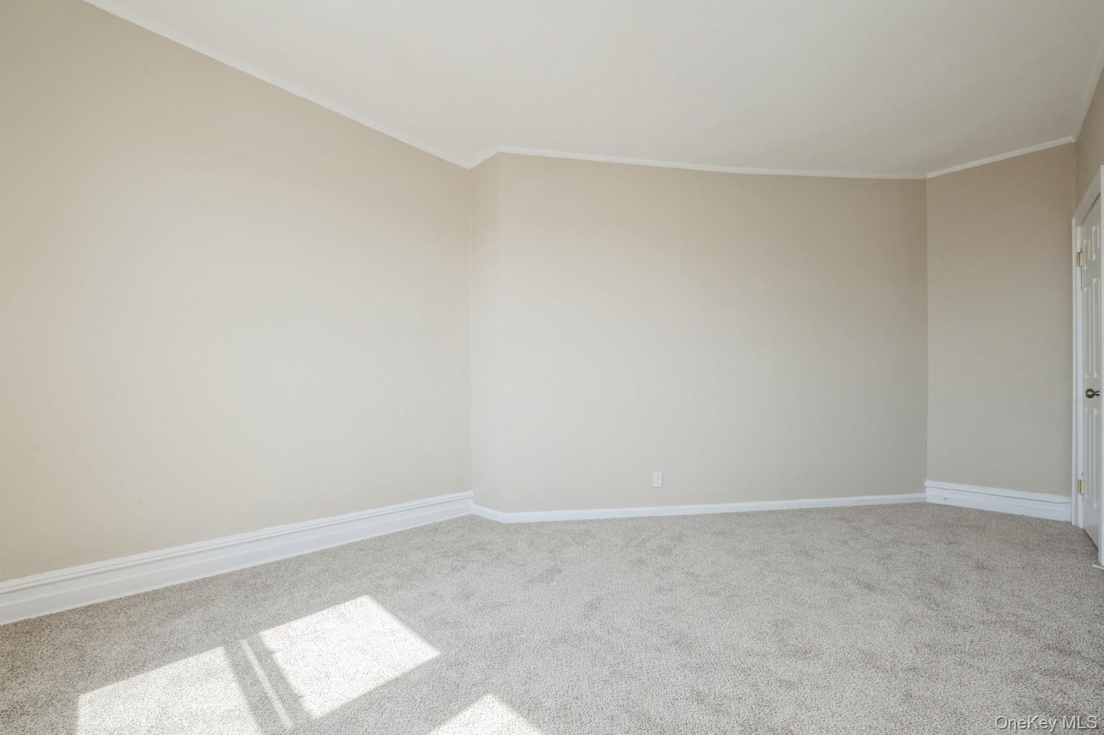 12 Hempstead Ave # 4D, Rockville Centre, NY 11570