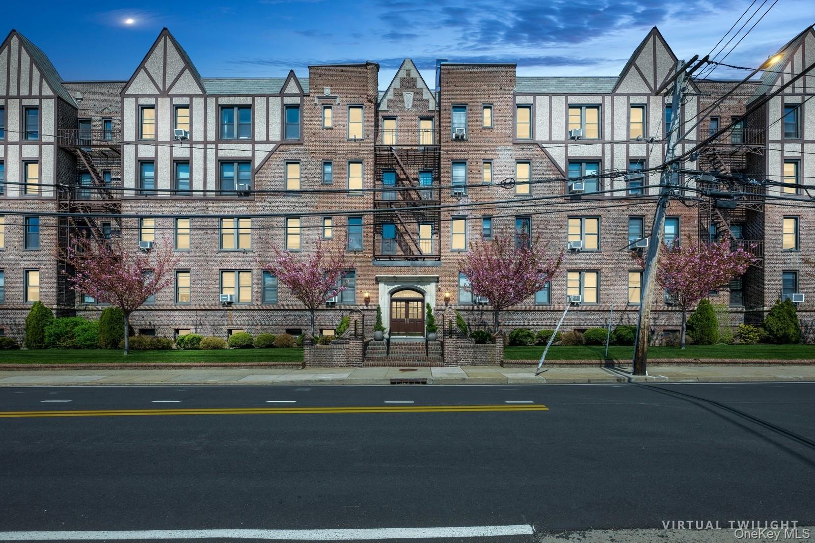 12 Hempstead Ave # 4D, Rockville Centre, NY 11570