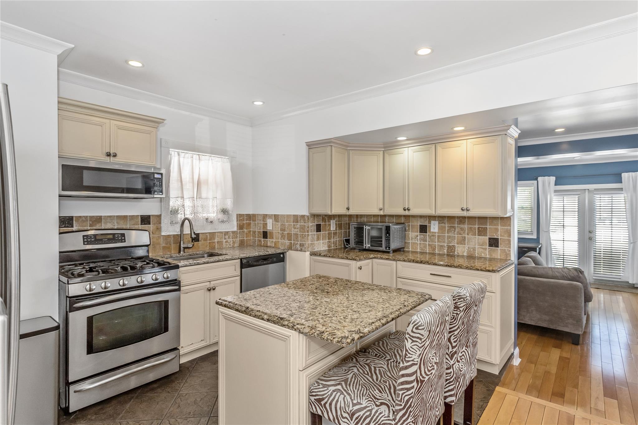 8919 205th Street, Hollis, NY 11423