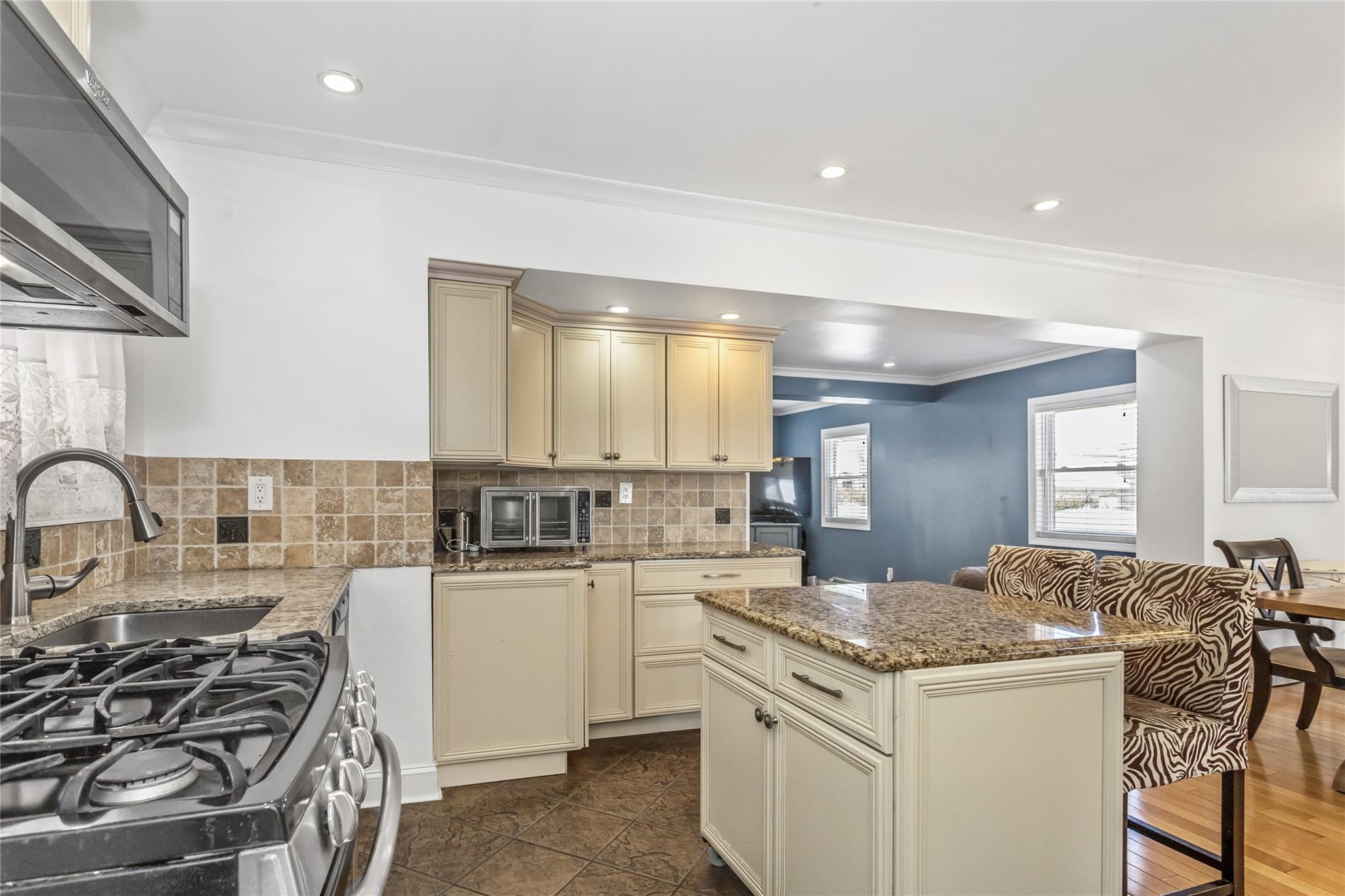 8919 205th Street, Hollis, NY 11423