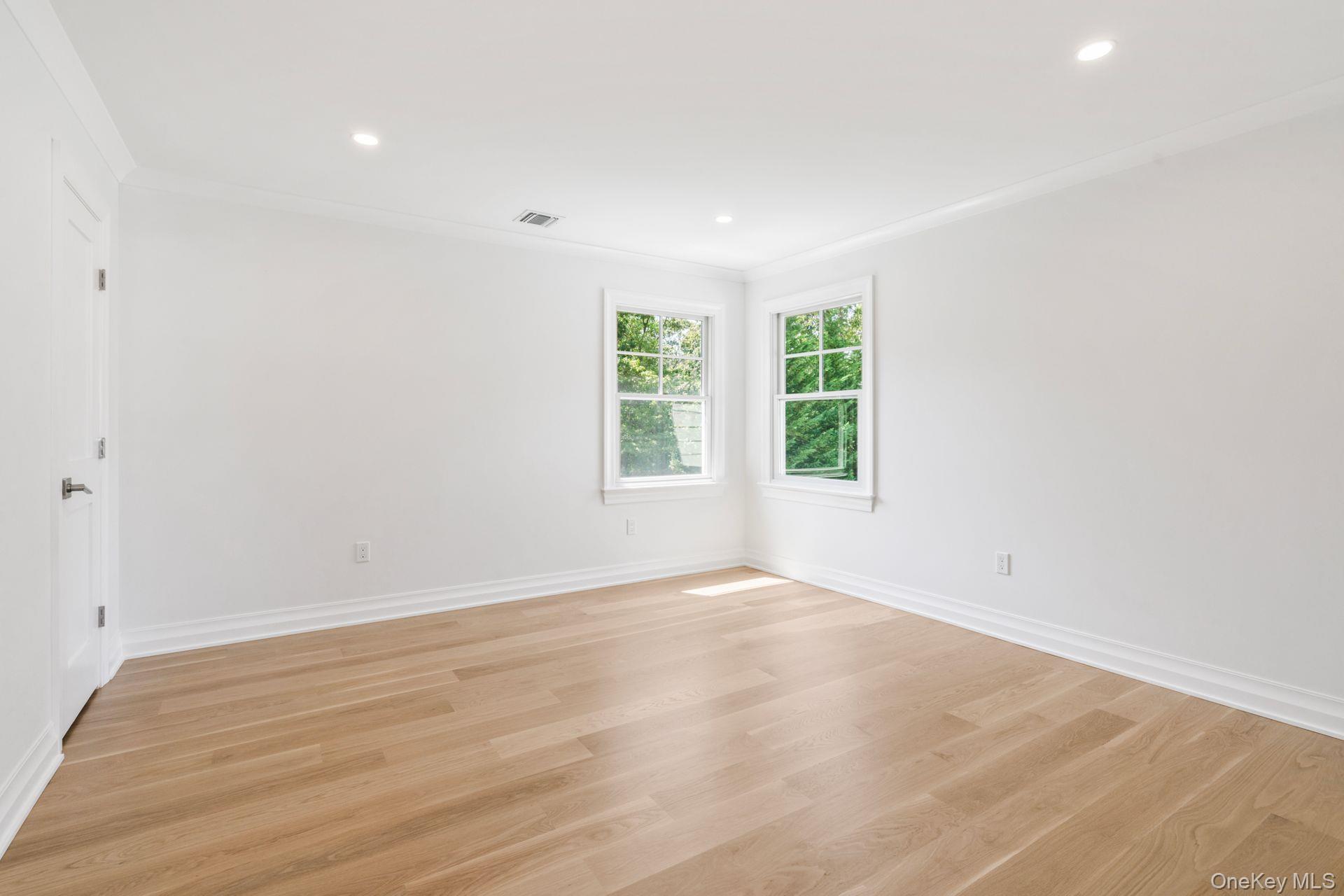 10 Threepence Drive, Melville, NY 11747