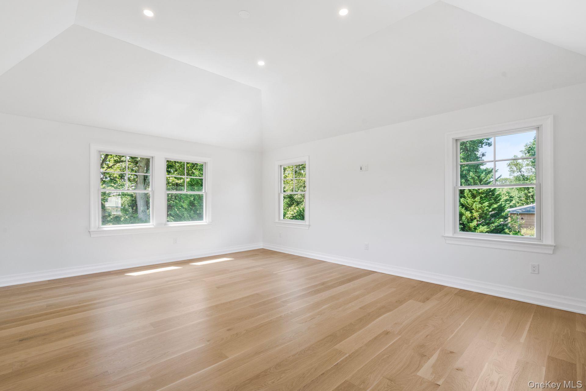 10 Threepence Drive, Melville, NY 11747