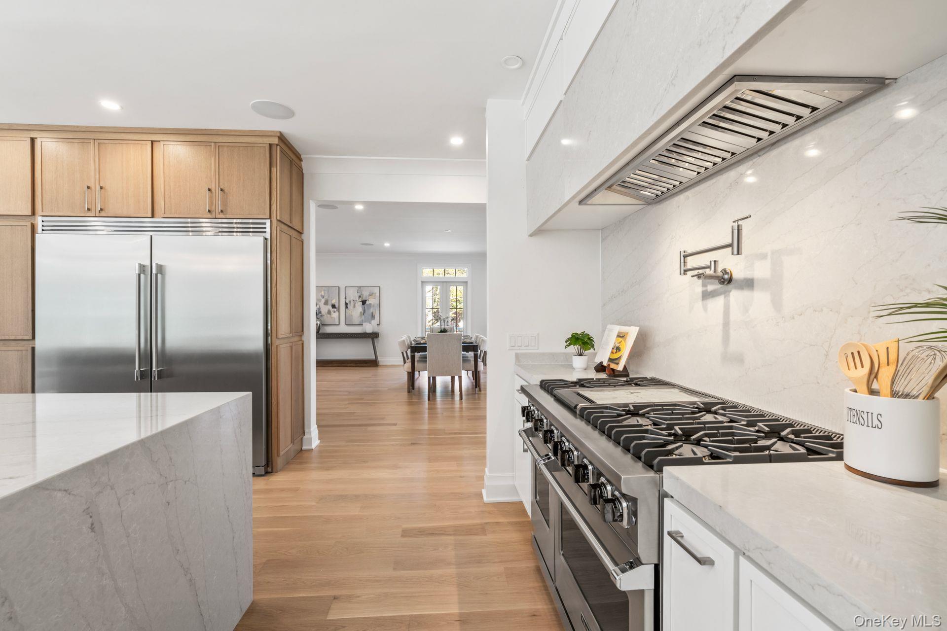 10 Threepence Drive, Melville, NY 11747