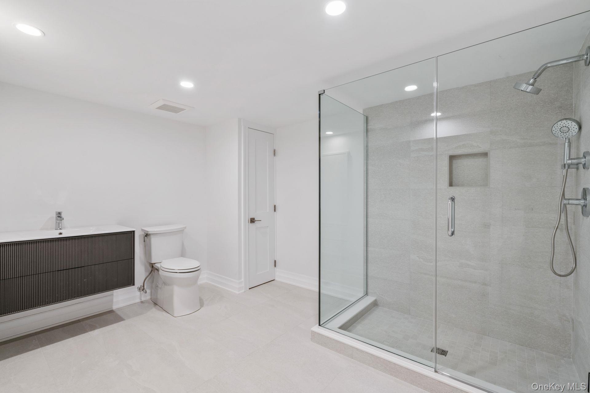 10 Threepence Drive, Melville, NY 11747