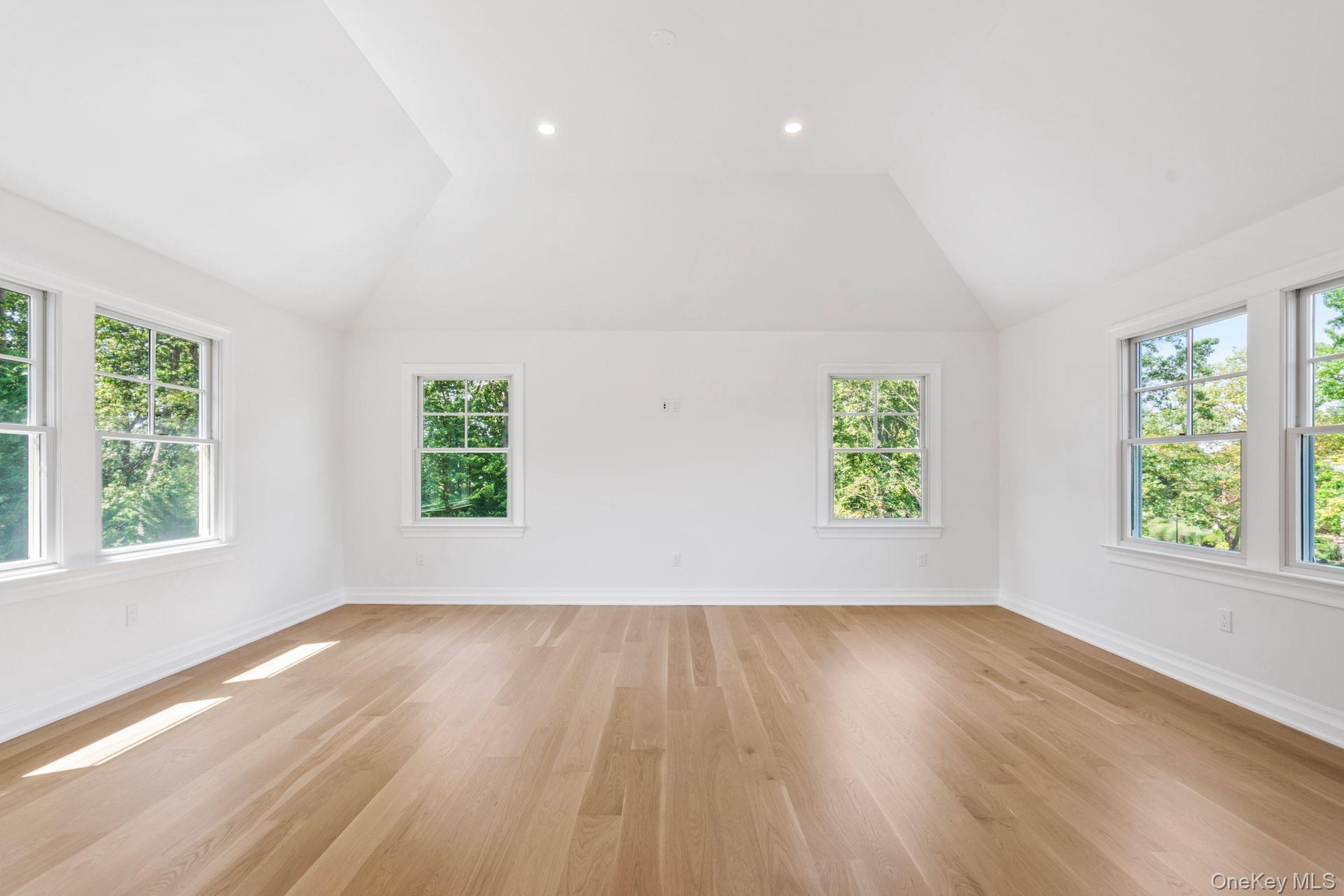 10 Threepence Drive, Melville, NY 11747