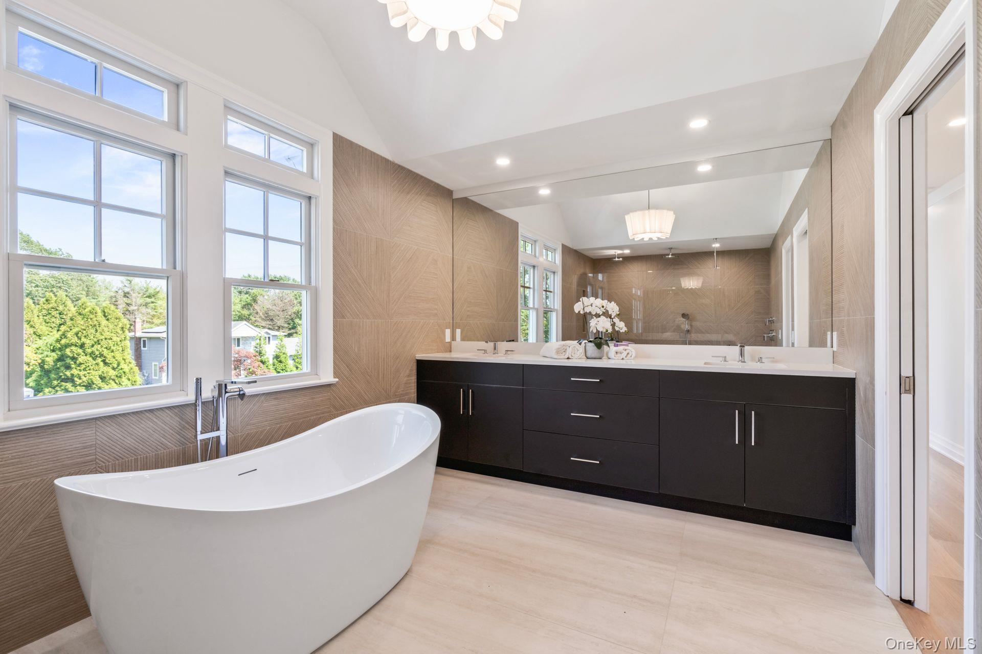 10 Threepence Drive, Melville, NY 11747