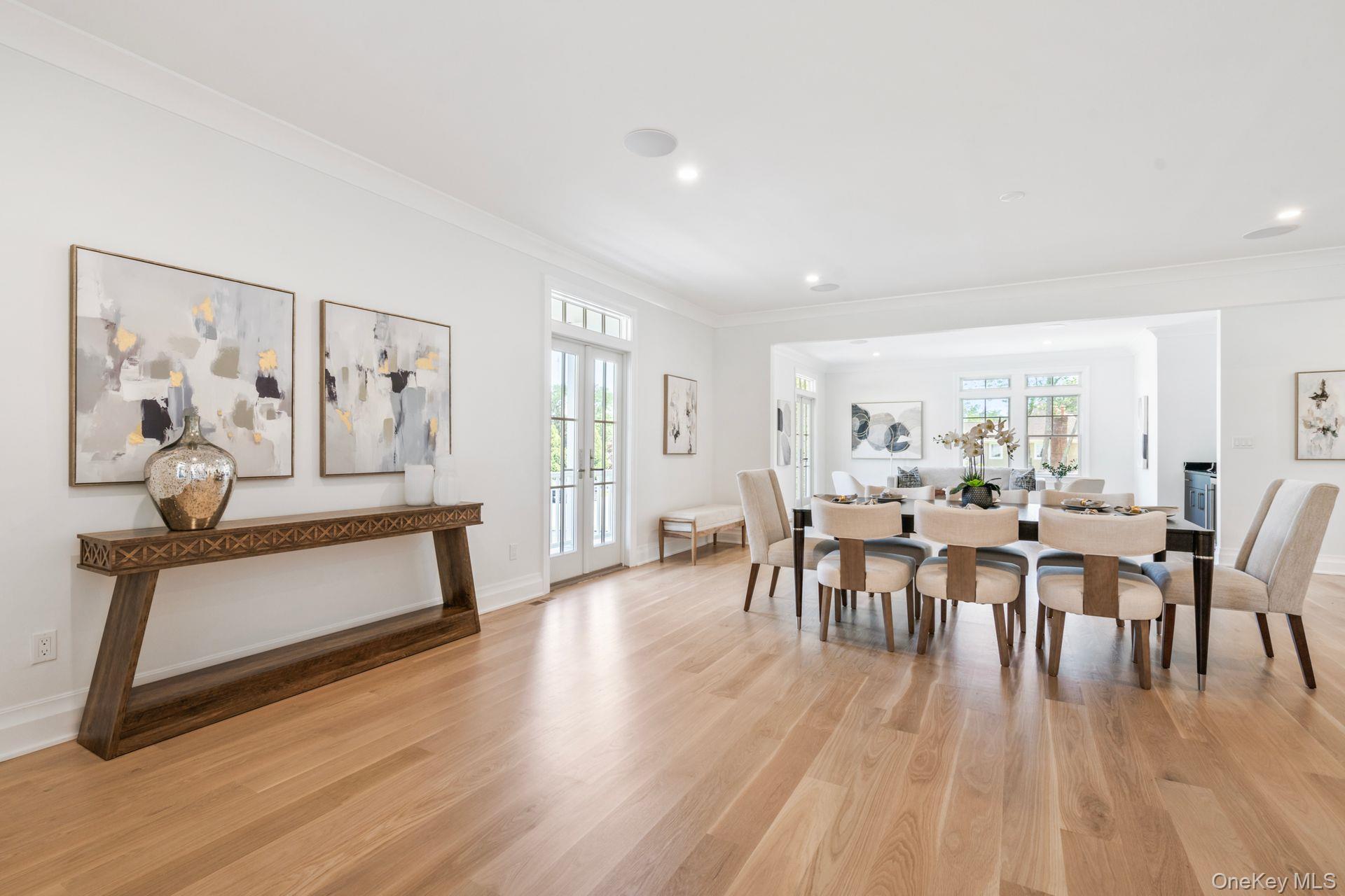 10 Threepence Drive, Melville, NY 11747