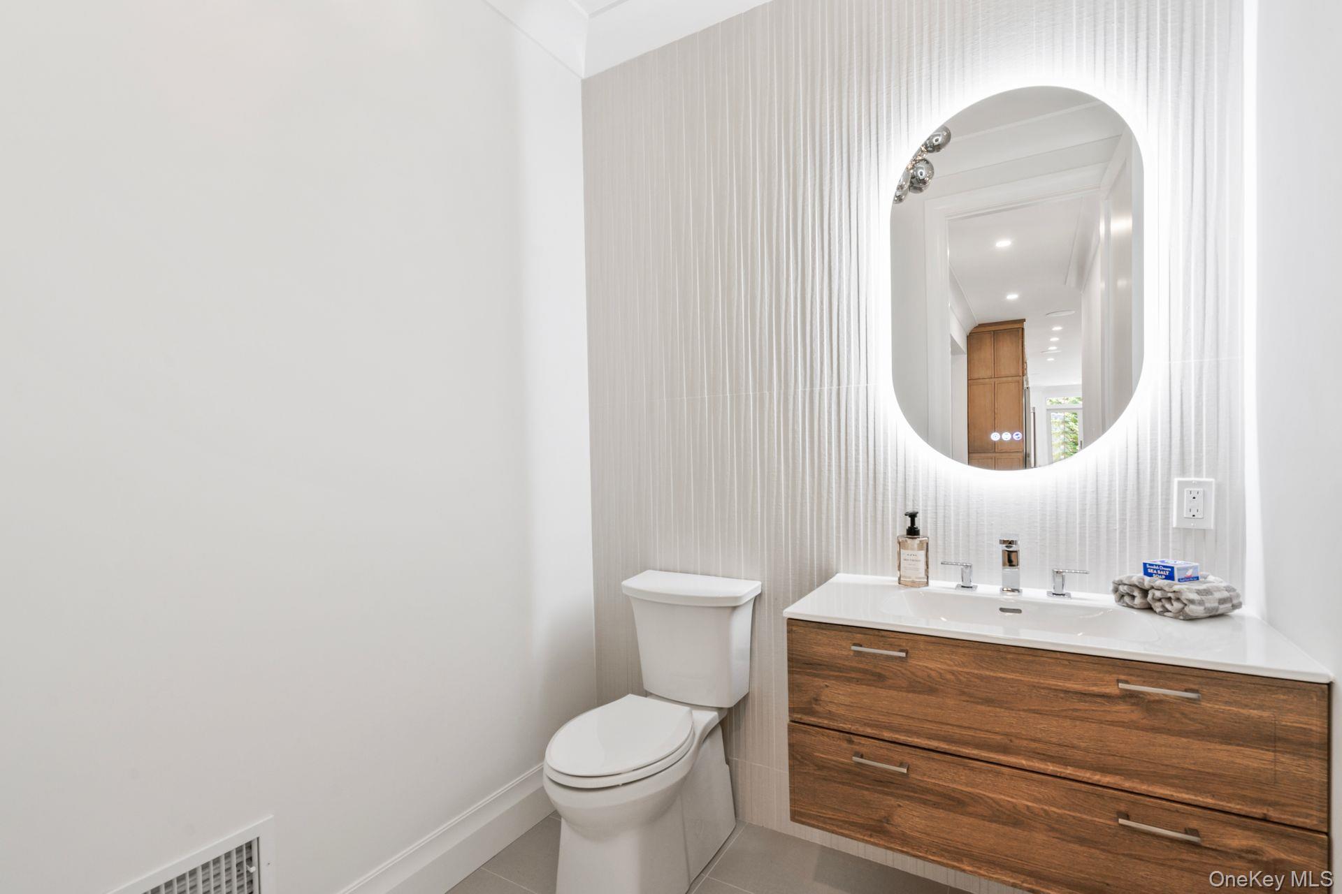 10 Threepence Drive, Melville, NY 11747