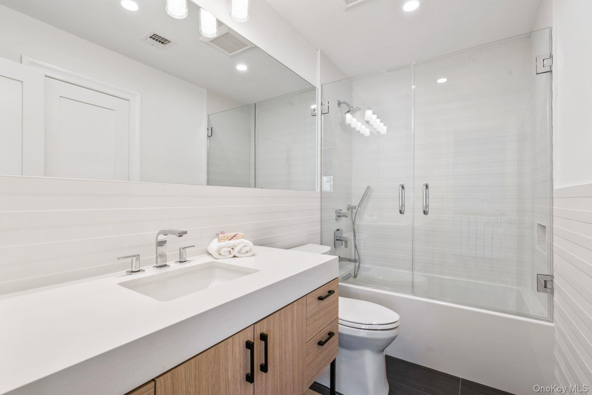 10 Threepence Drive, Melville, NY 11747