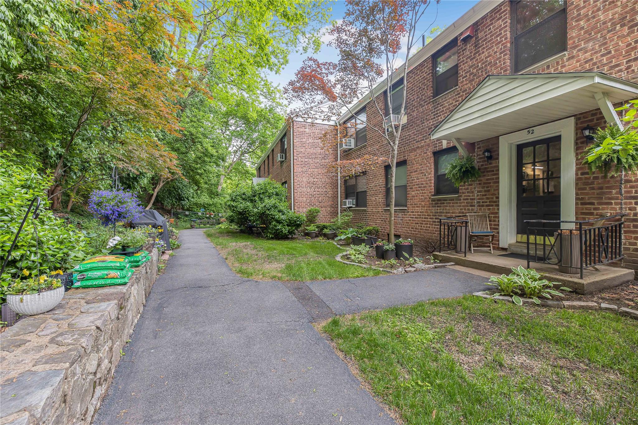 52 Rockledge Rd # 2A, Hartsdale, NY 10530