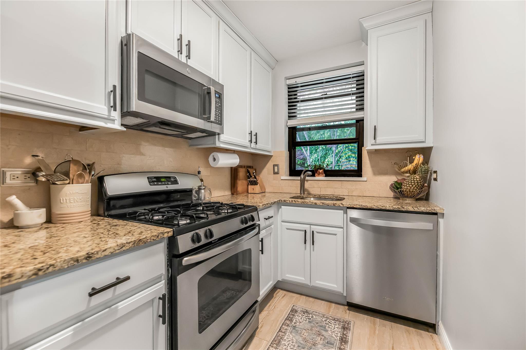 52 Rockledge Rd # 2A, Hartsdale, NY 10530