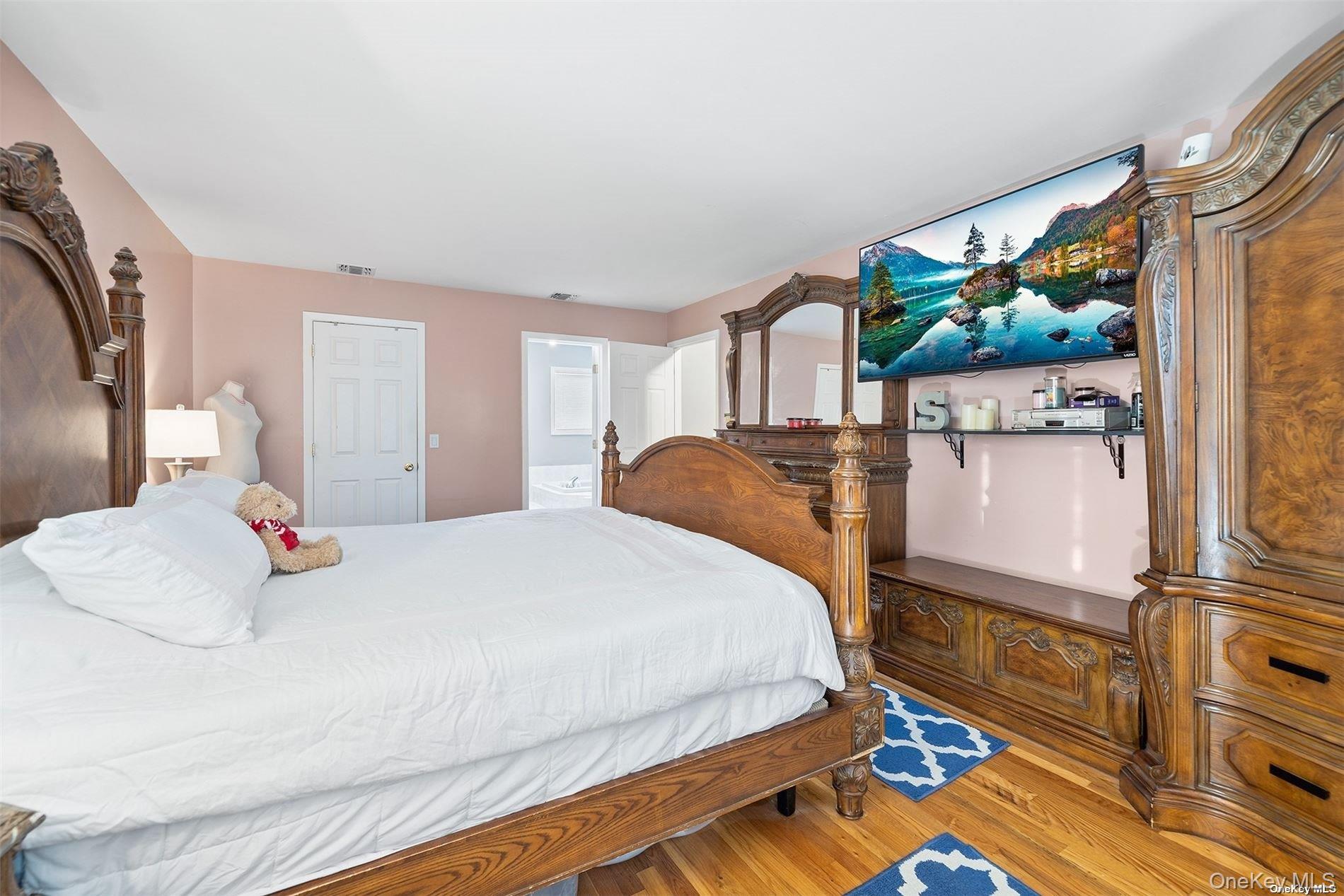 21 Victoria Lane, Manorville, NY 11949