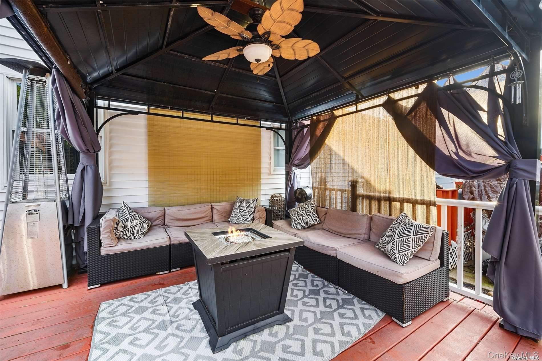 21 Victoria Lane, Manorville, NY 11949