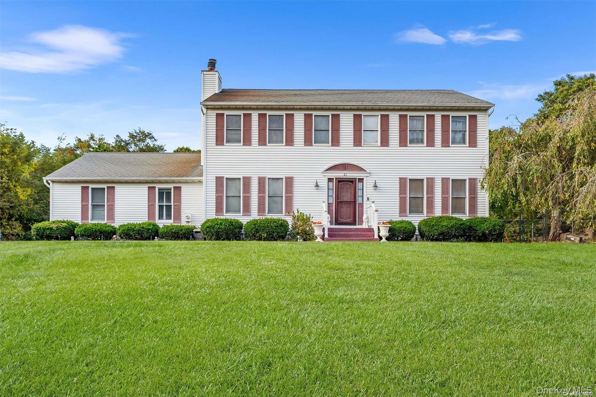 21 Victoria Lane, Manorville, NY 11949