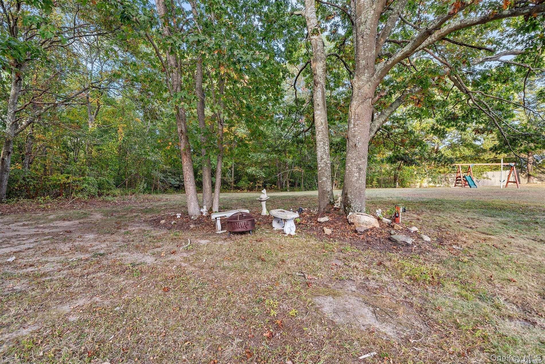 21 Victoria Lane, Manorville, NY 11949