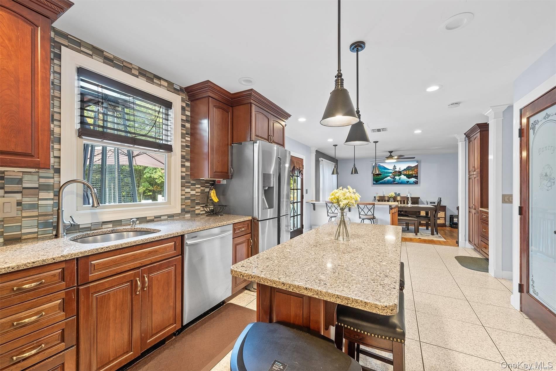 21 Victoria Lane, Manorville, NY 11949